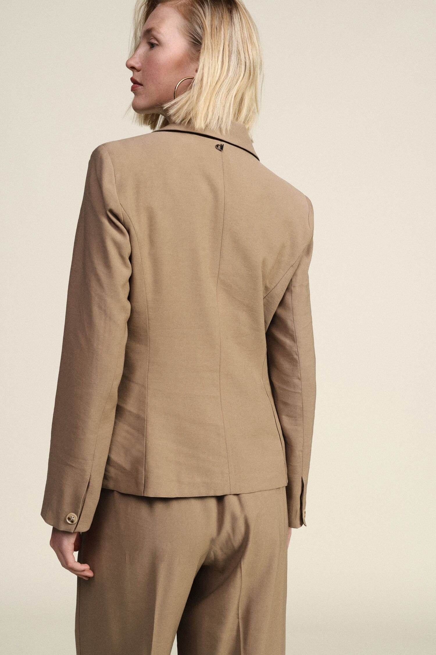 Single-breasted blazer with flap pockets Dixie