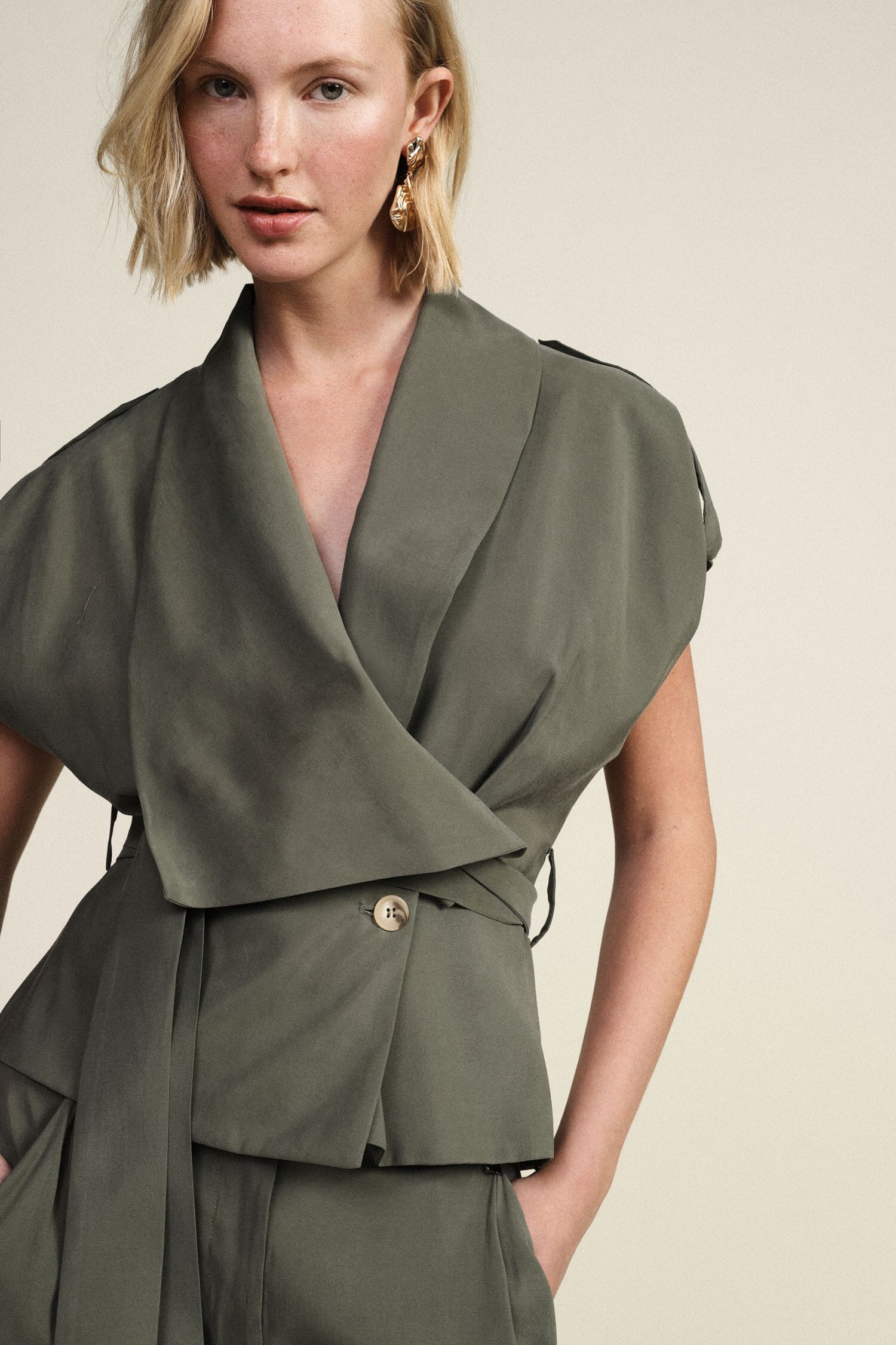 Giacca Smanicata Con Cintura E Spalle Strutturate Dixie