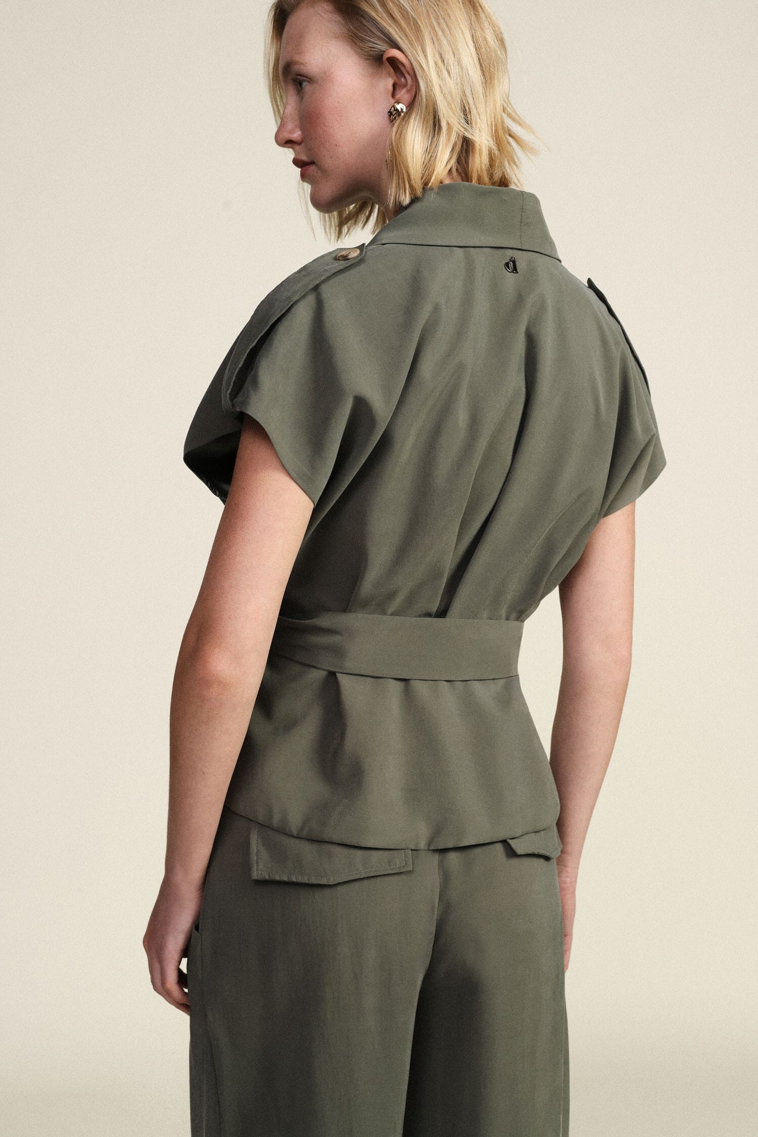 Giacca Smanicata Con Cintura E Spalle Strutturate Dixie