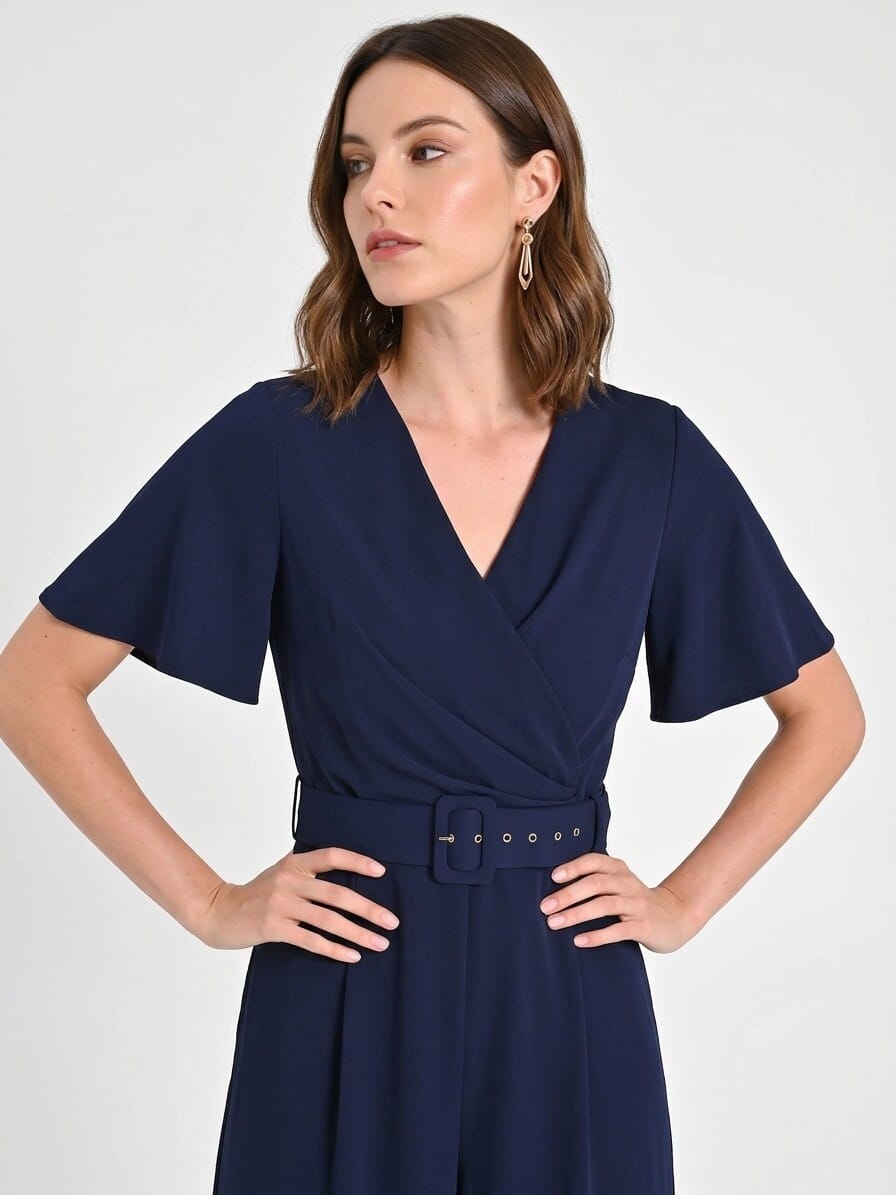 Costume une pièce fluide avec ceinture rigide coordonnée et encolure croisée Rinascimento