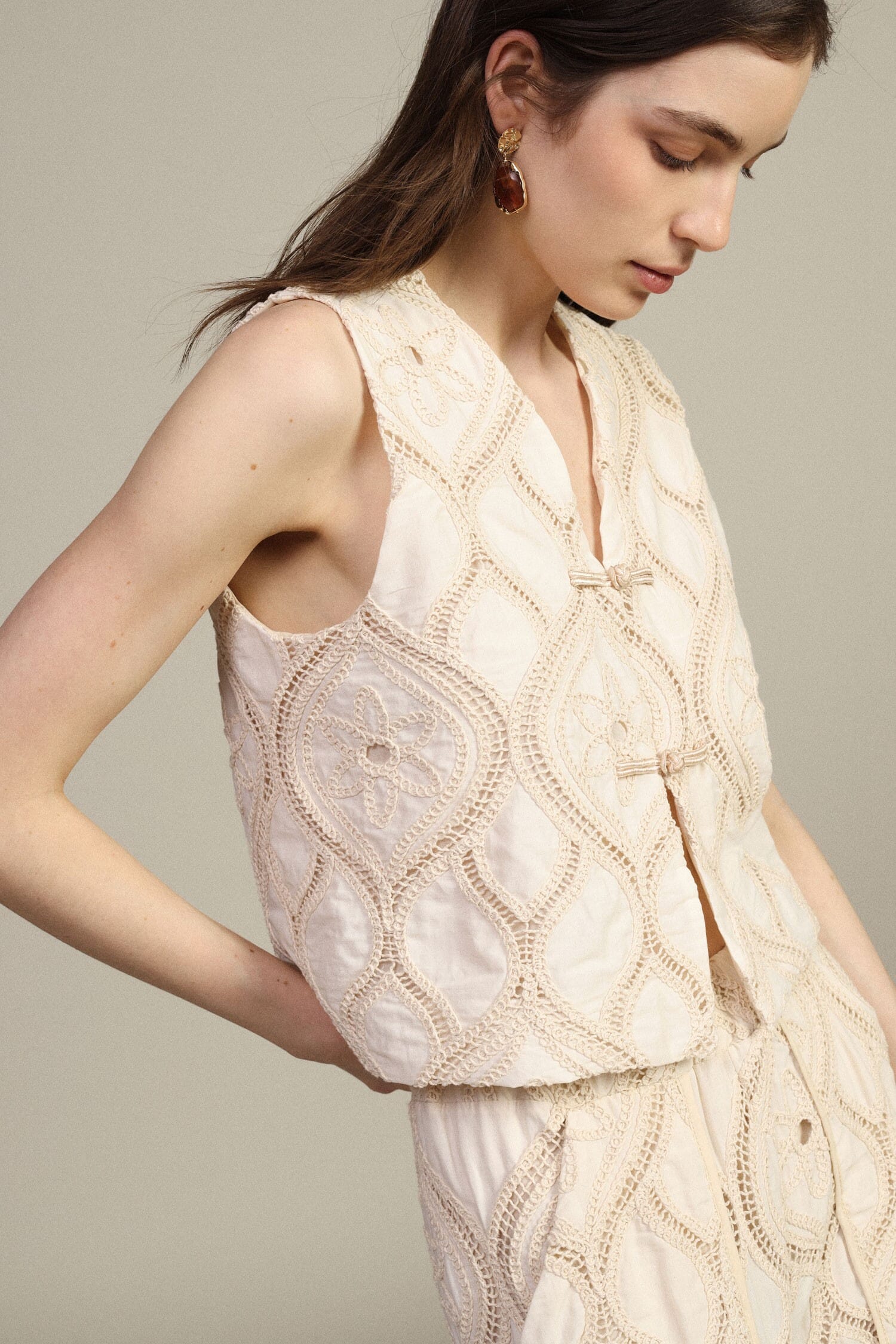 Gilet Corto Ricamato Con Chiusura A Nodi Dixie