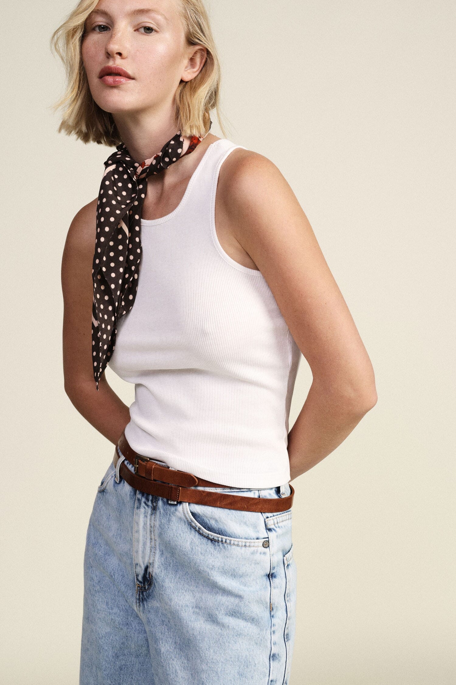 Top Smanicato A Costine Girocollo Fit Aderente Dixie