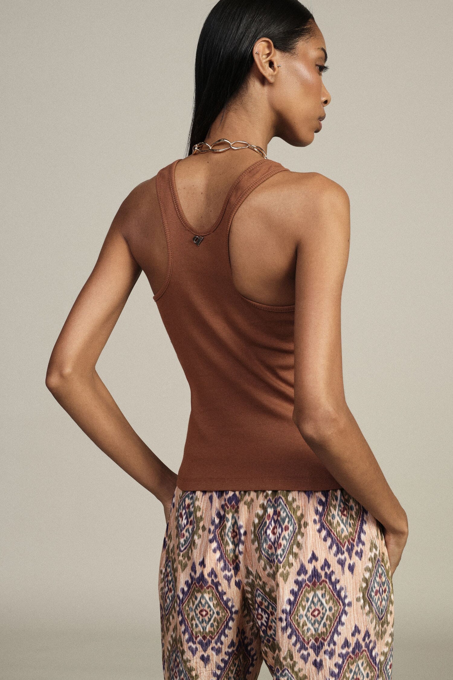 Top Smanicato A Costine Girocollo Fit Aderente Dixie