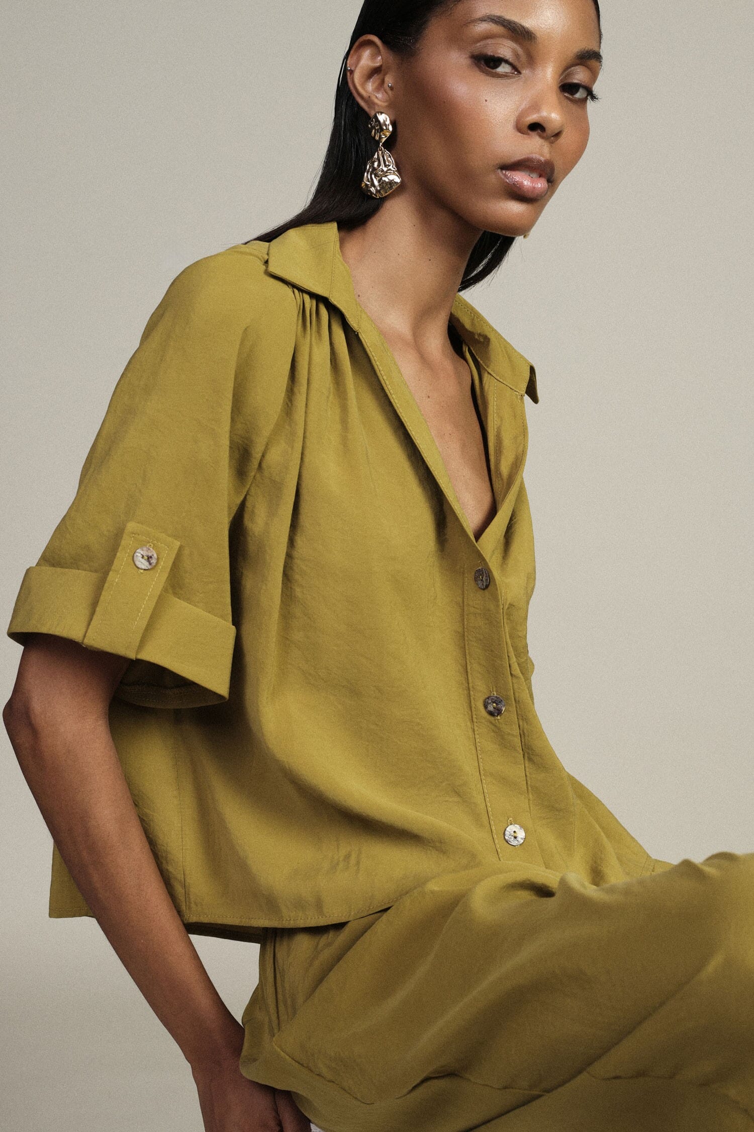 Camicia Corta Con Maniche Ampie E Bottoni Dixie