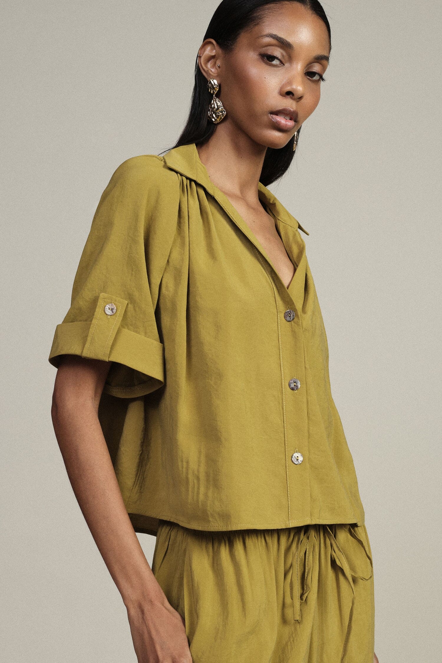 Camicia Corta Con Maniche Ampie E Bottoni Dixie