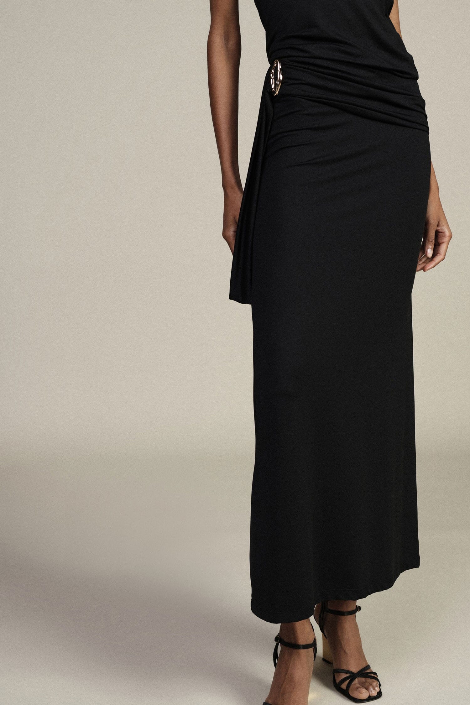 Jupe midi drapée et ornée d'un bijou Dixie