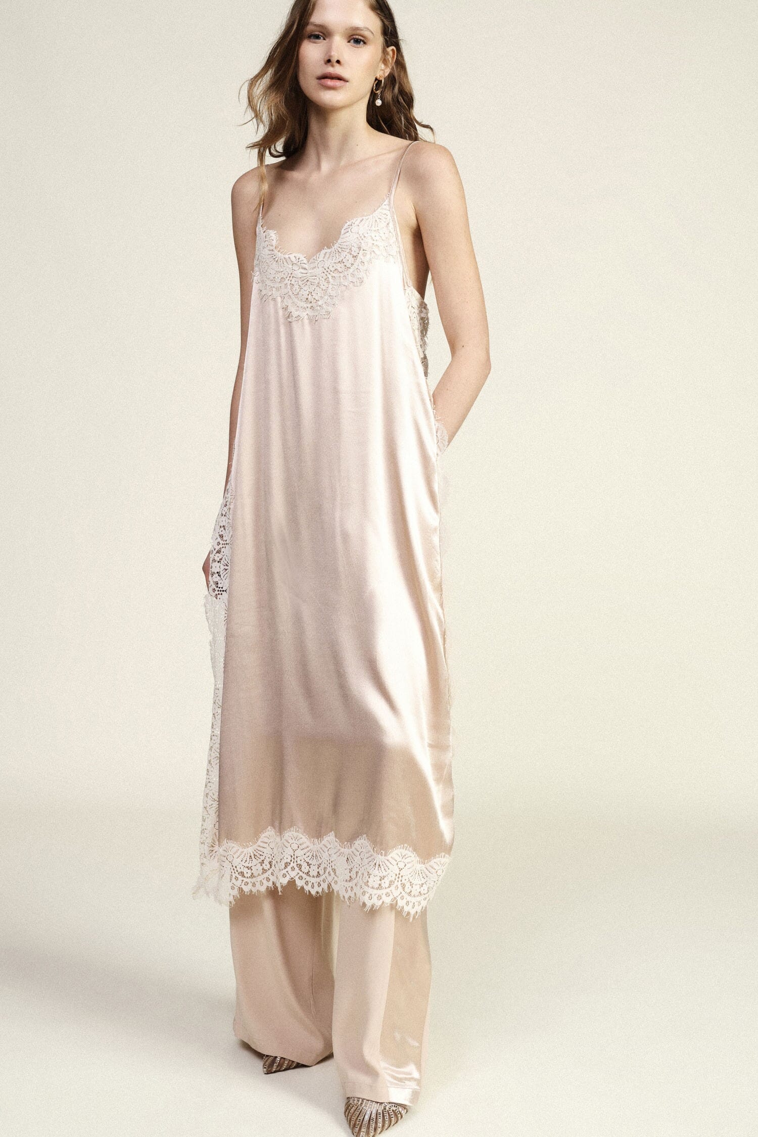 Completo Con Pantaloni Ampi E Top Con Pizzo Dixie