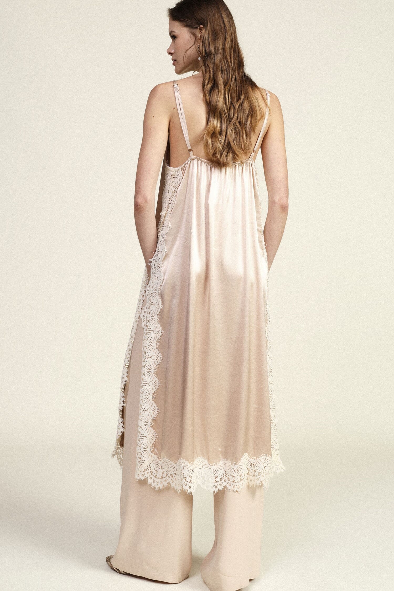 Completo Con Pantaloni Ampi E Top Con Pizzo Dixie