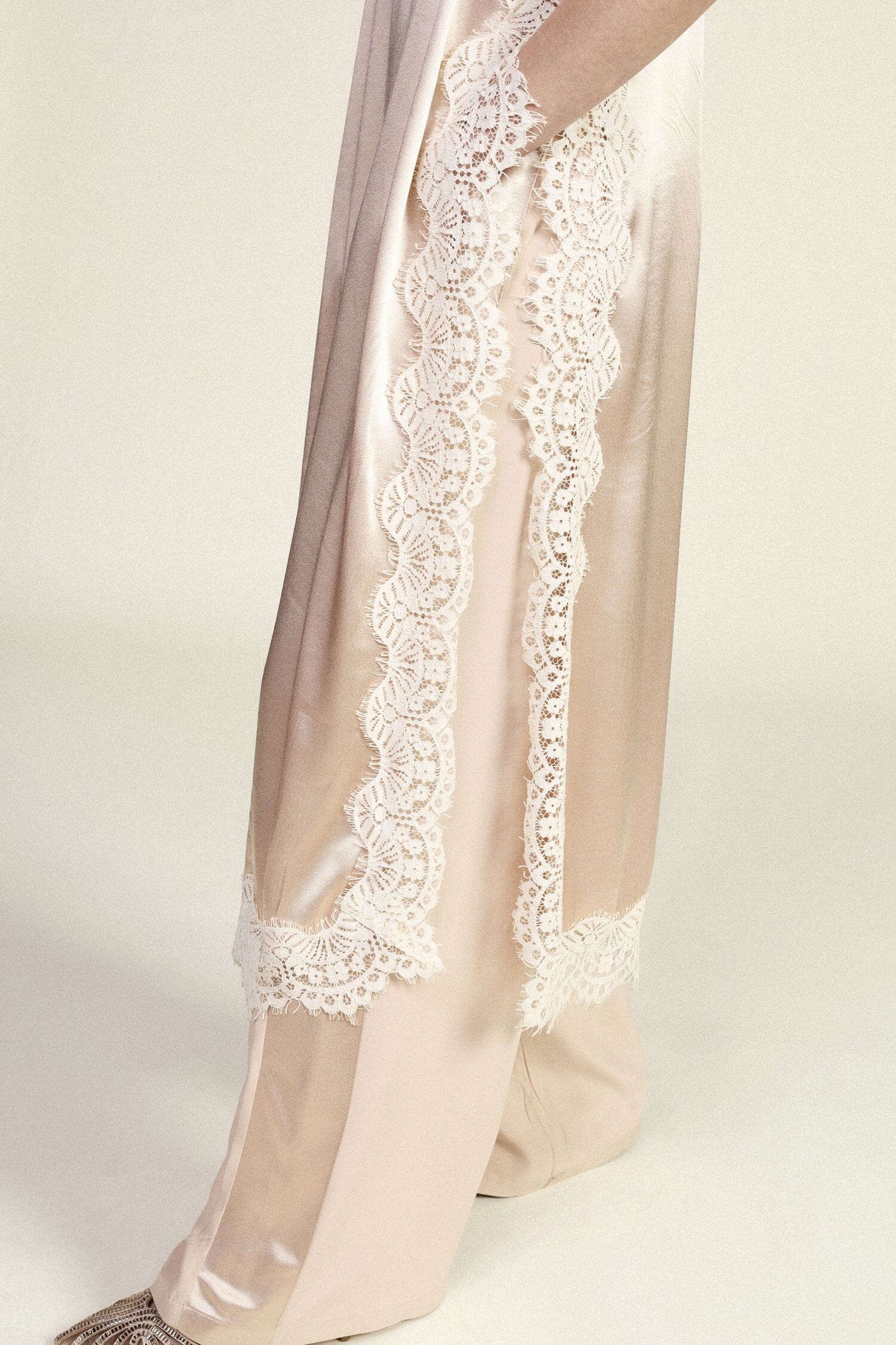 Completo Con Pantaloni Ampi E Top Con Pizzo Dixie