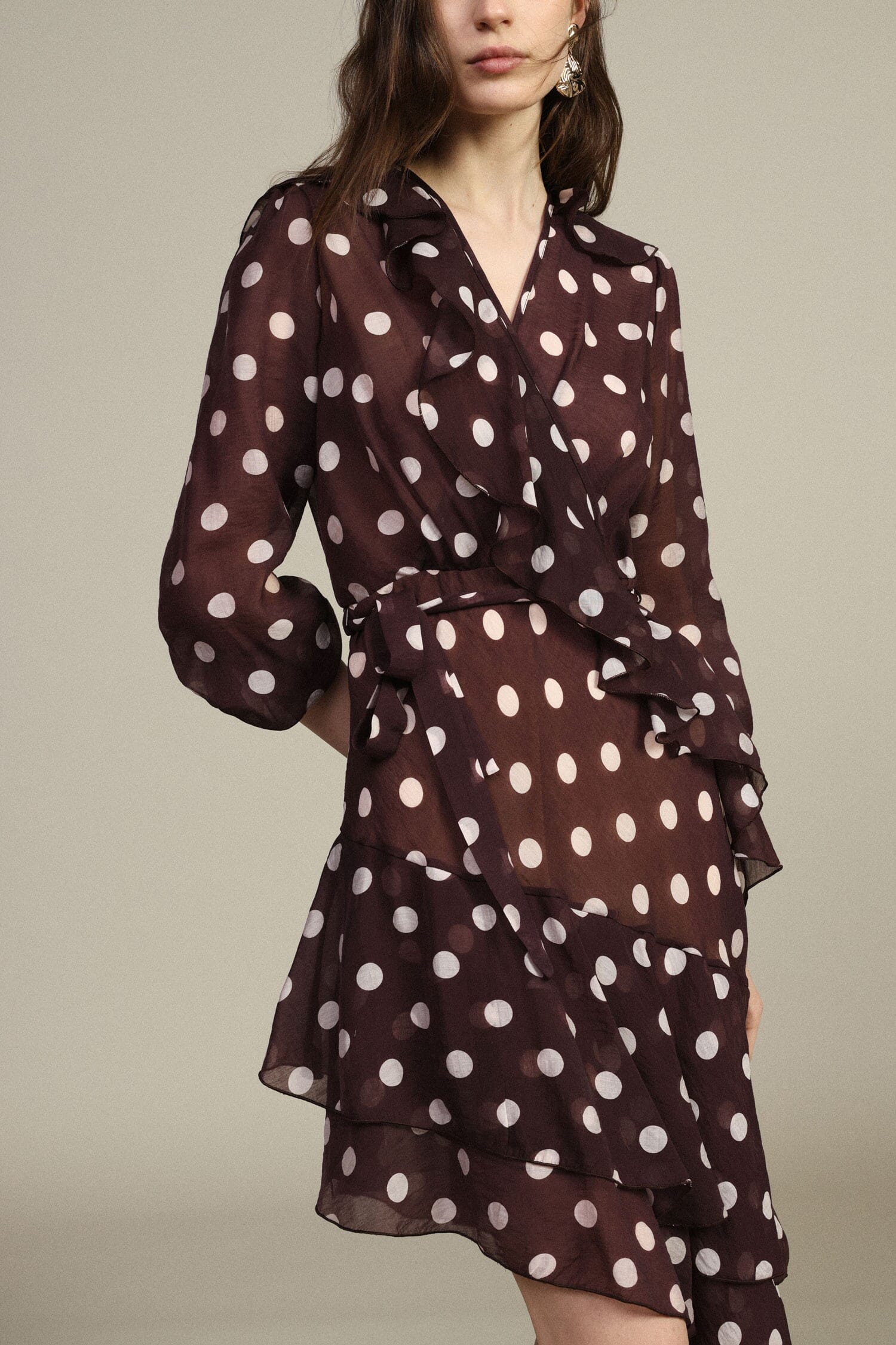 Robe courte à pois avec volants asymétriques Dixie