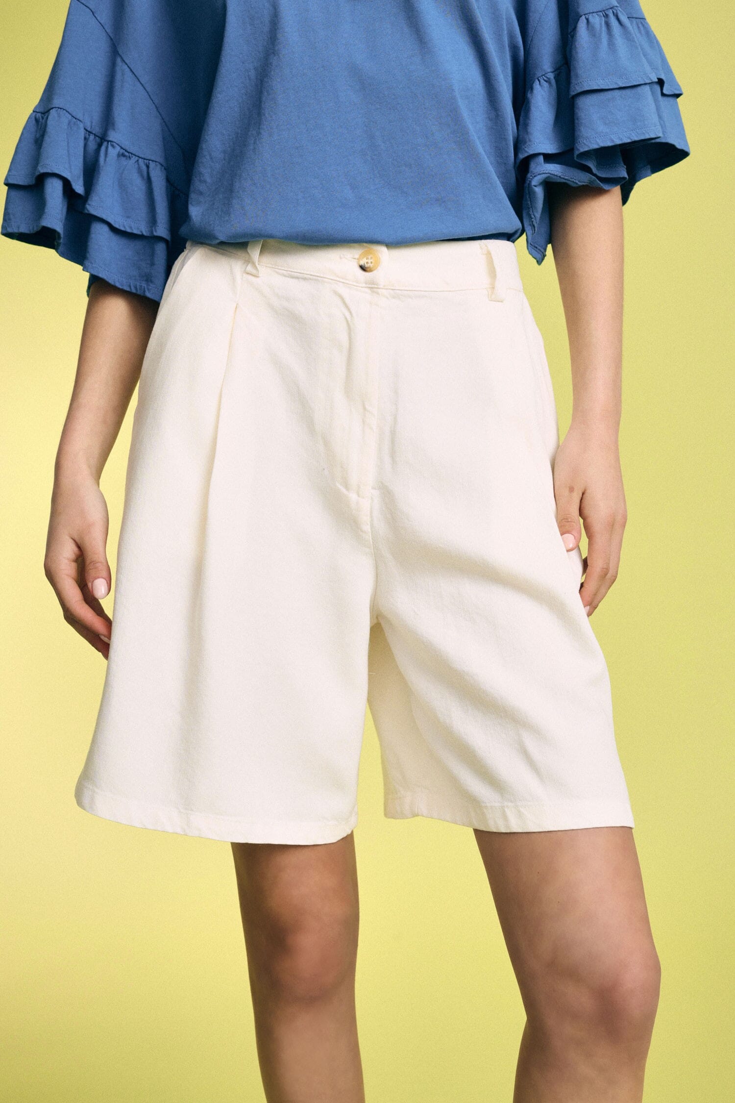 Short à coupe régulière avec plis et poches latérales Please