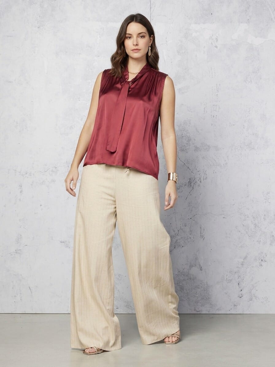 Chemisier fluide en satin Curvy avec cravate et chaîne à l'encolure Rinascimento Curvy