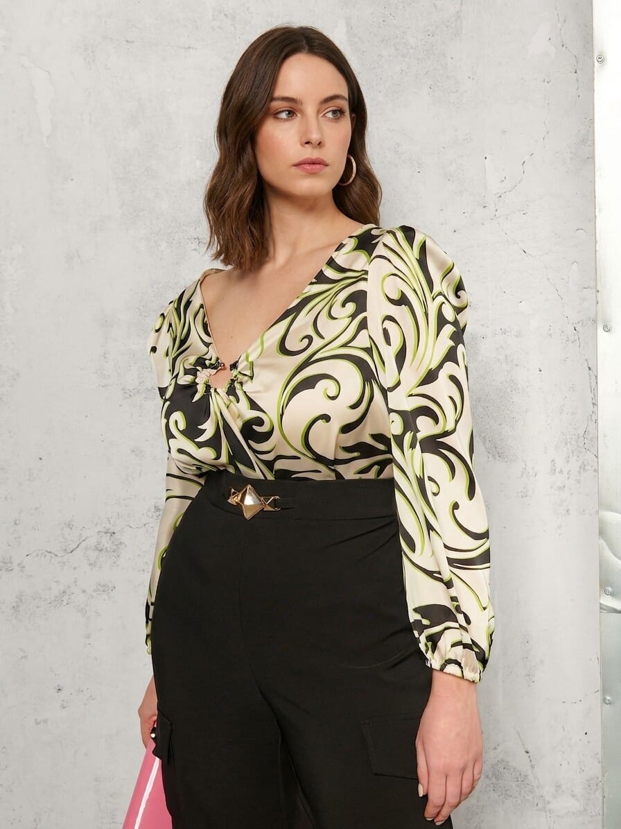 Chemisier imprimé en satin Curvy avec anneau métallique à l'encolure Rinascimento Curvy