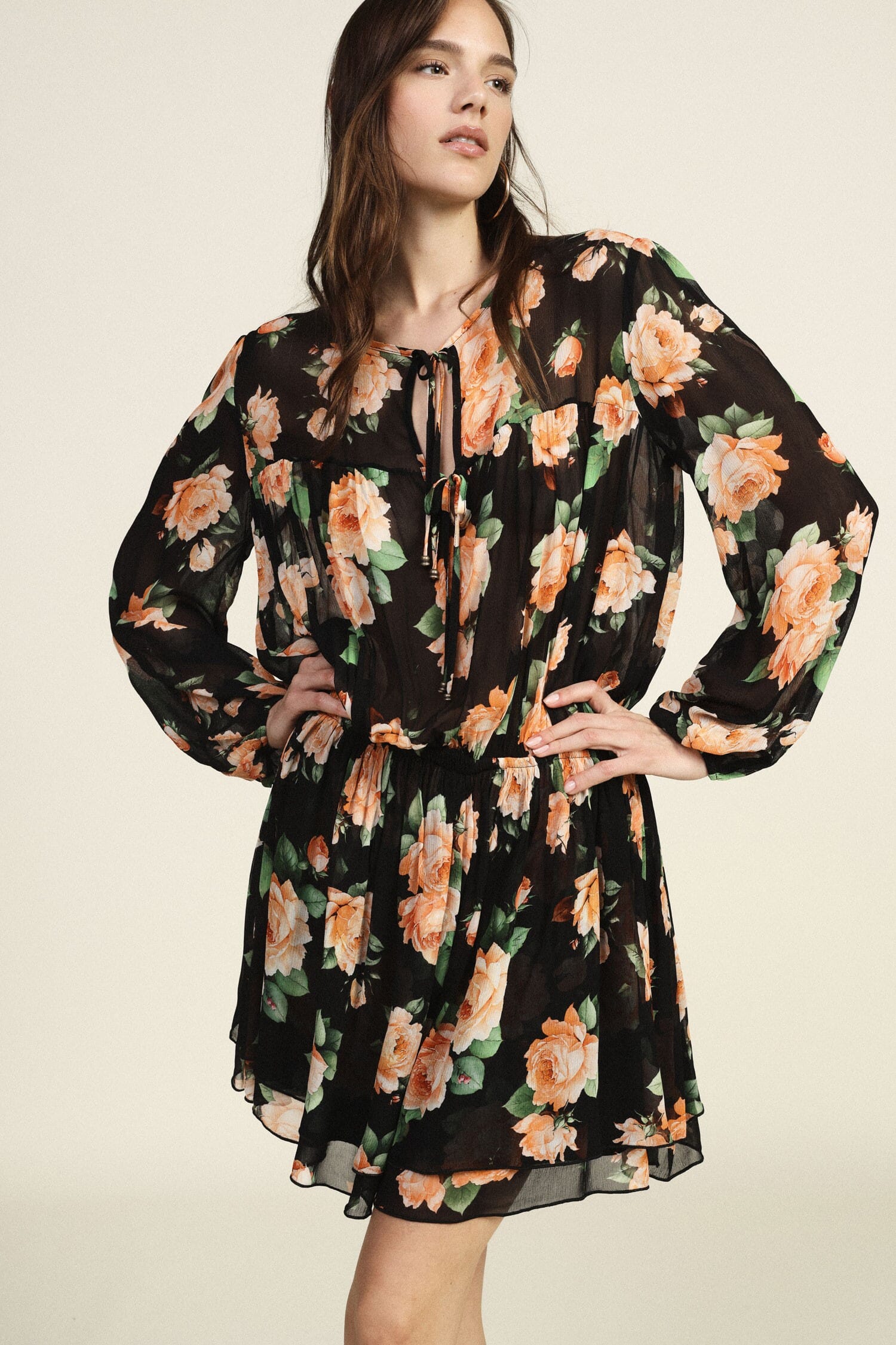 Robe courte bouclée à imprimé floral avec nœuds de cravate Dixie