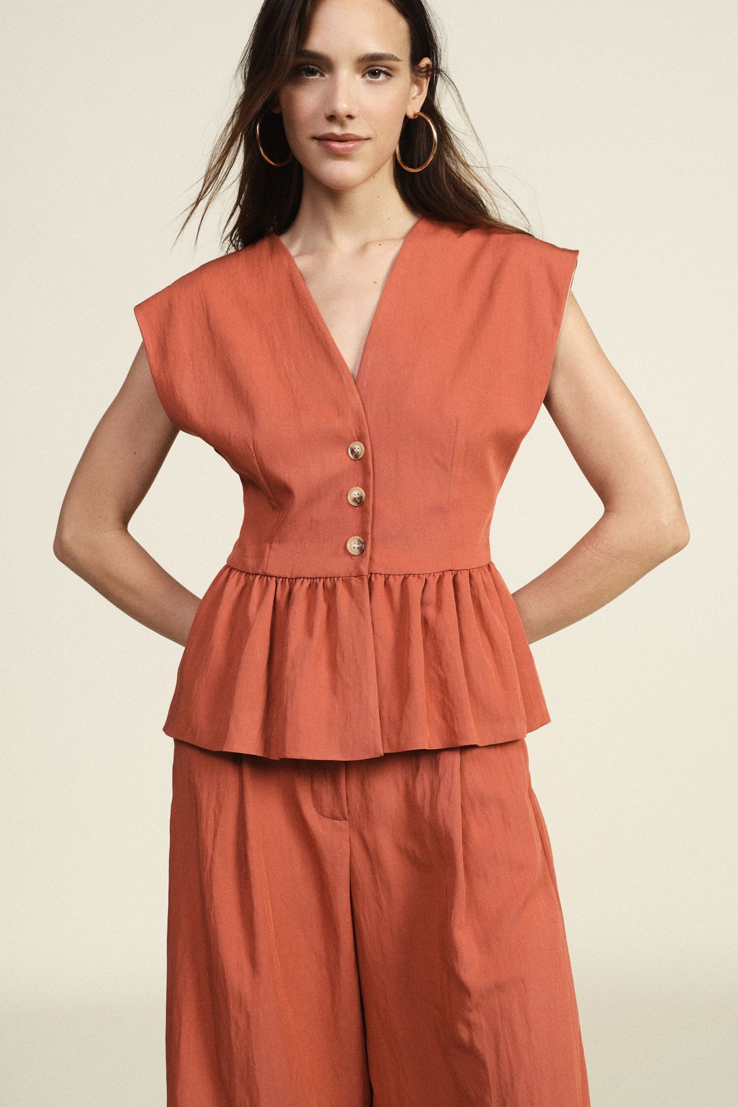 Gilet court Dixie à boutons et volants