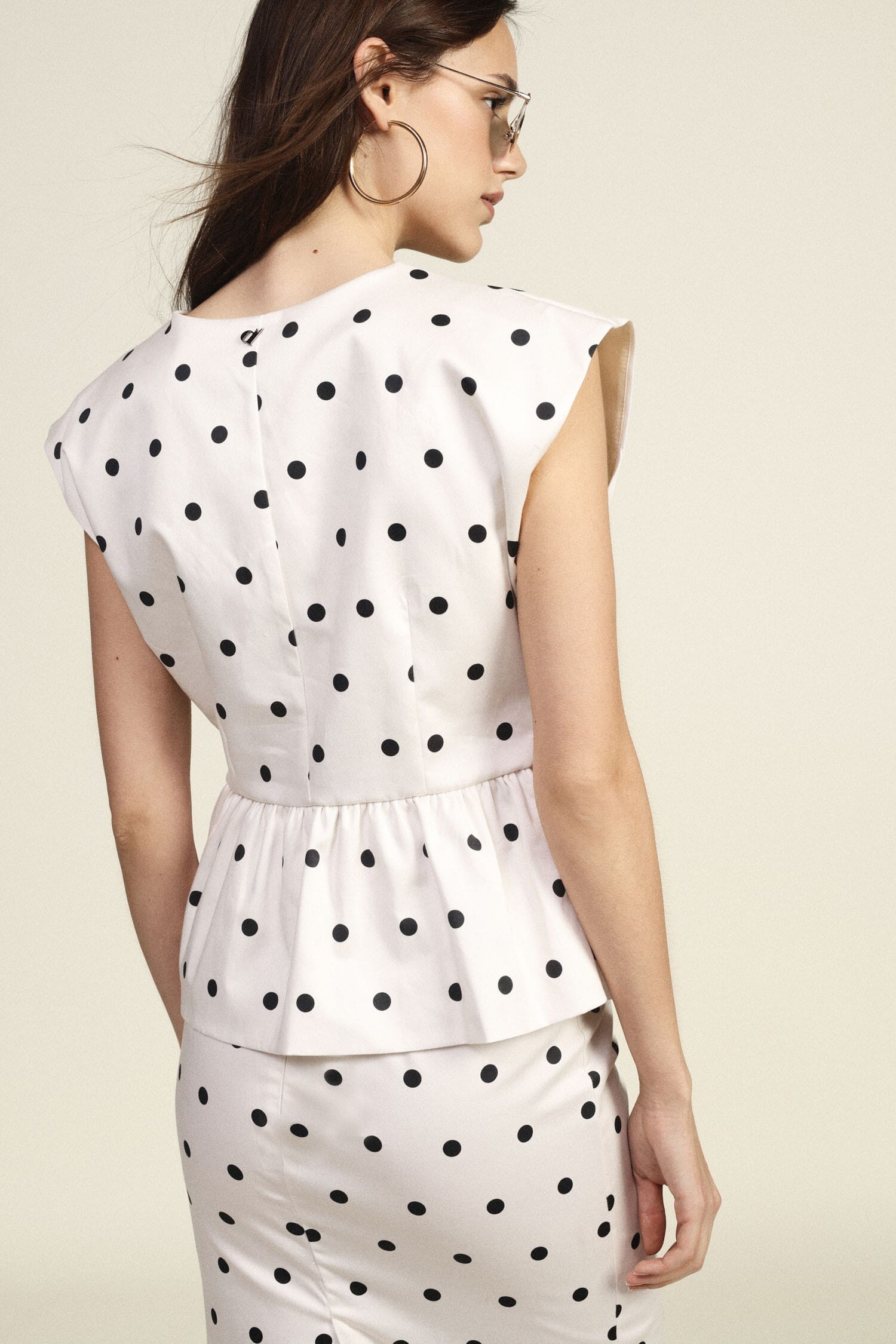 Gilet à péplum et à pois, encolure en V Dixie