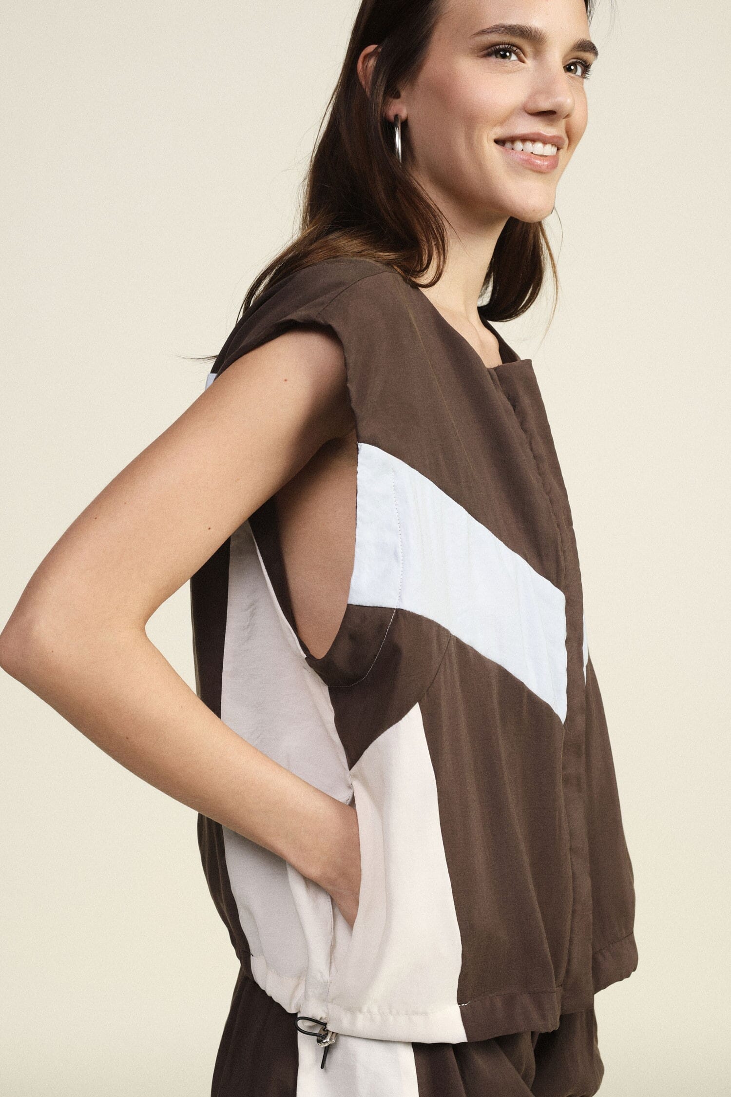 Gilet Corto Con Motivo A Blocchi E Coulisse Dixie