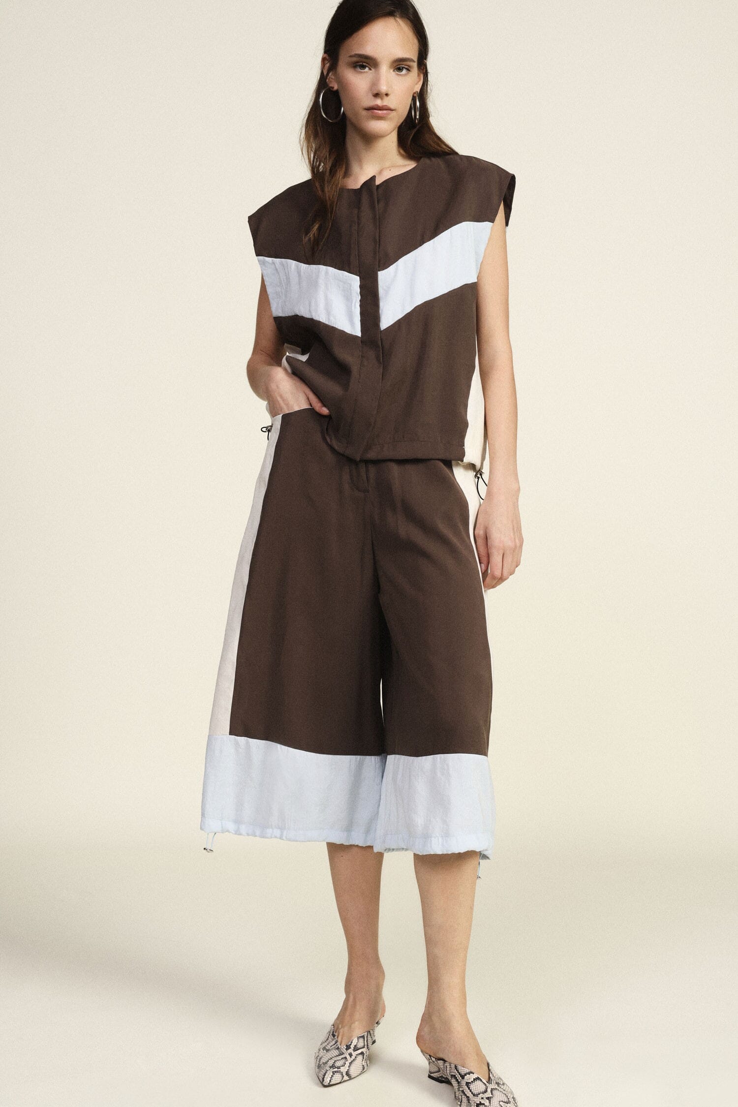 Bermuda Shorts With Colorblock Details And Drawstring Dixie