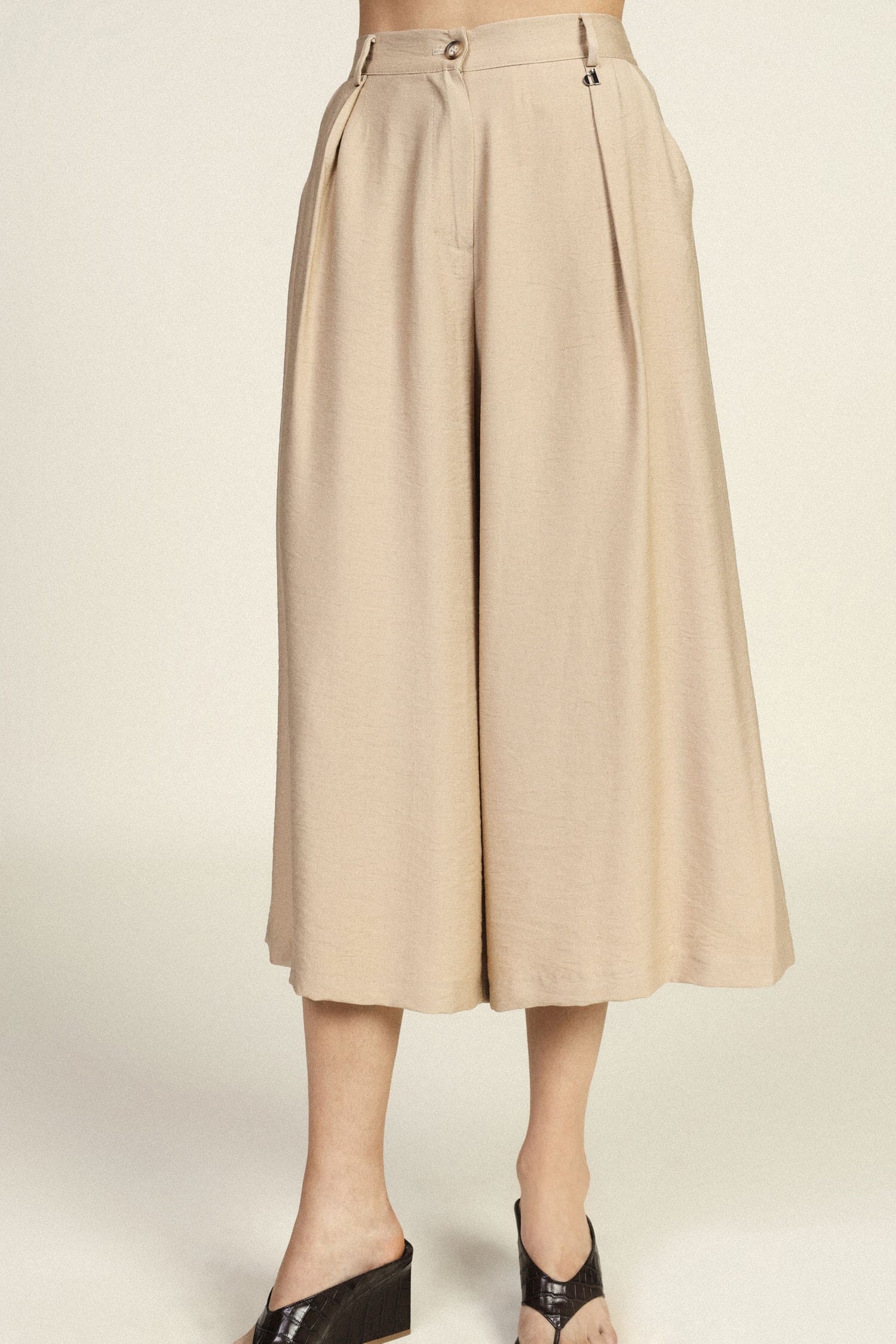 Cropped Palace Trousers With Darts And Pockets Dixie