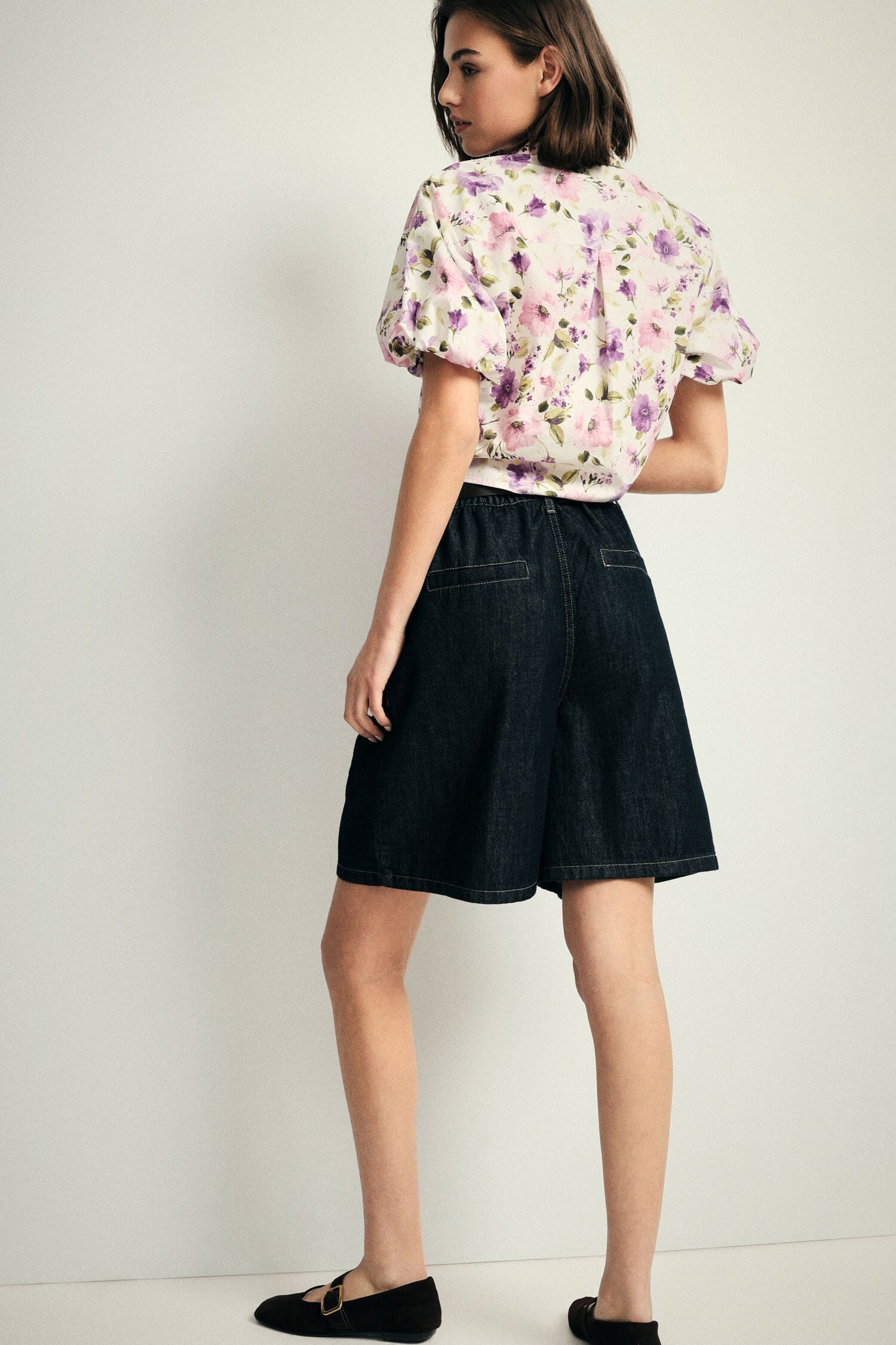 Short en denim à genoux avec ceinture SVP
