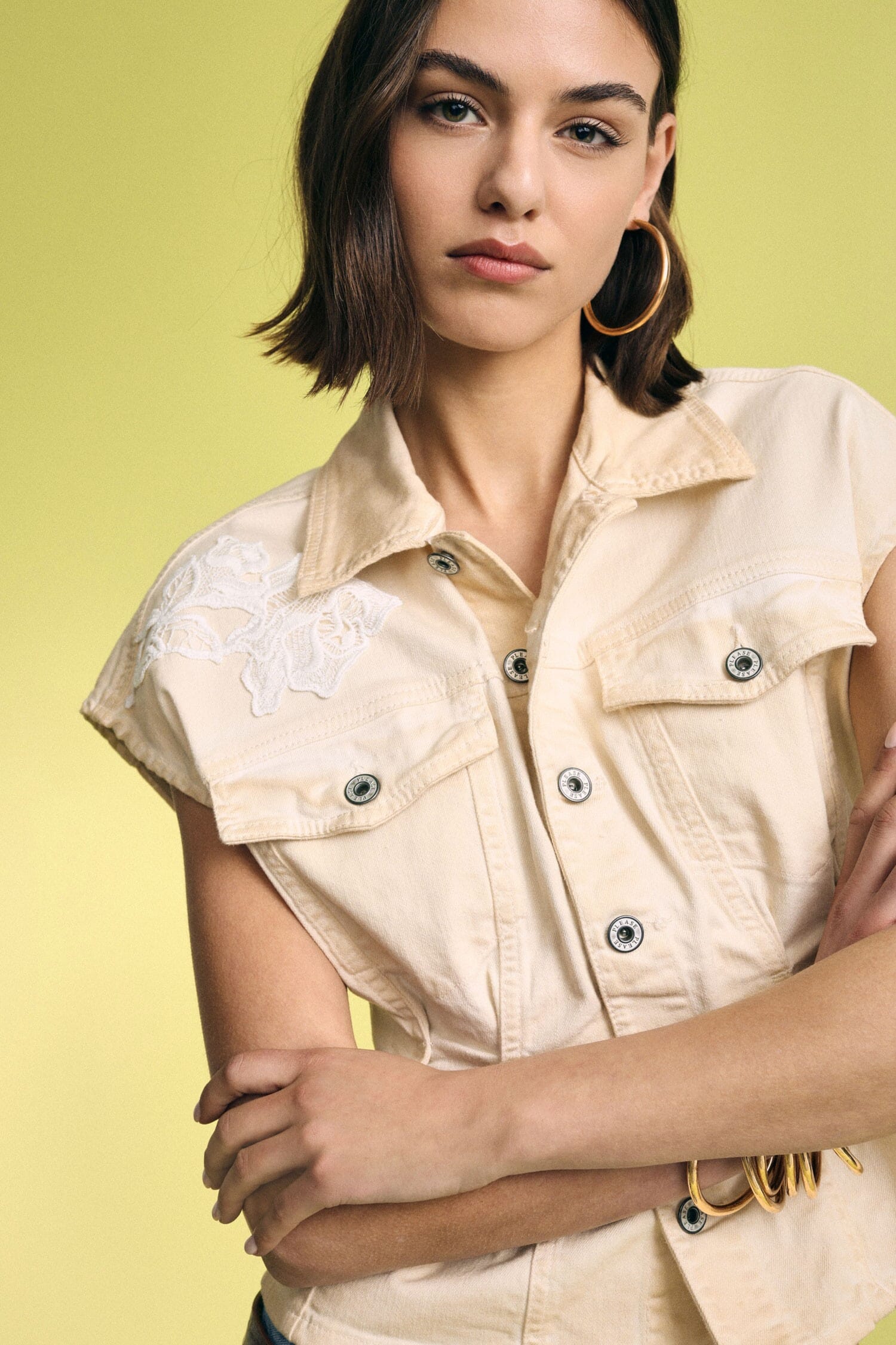 Denim Jacket Corta Con Spalle Ampie E Dettagli Ricamati Please