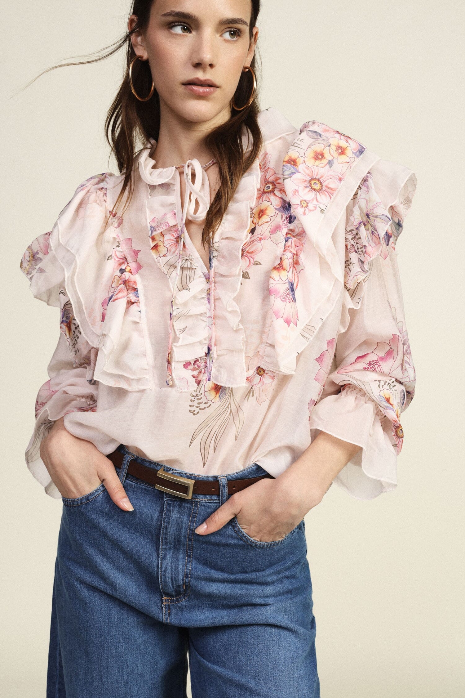 Blusa Ampia Con Stampa Floreale E Volant Dixie