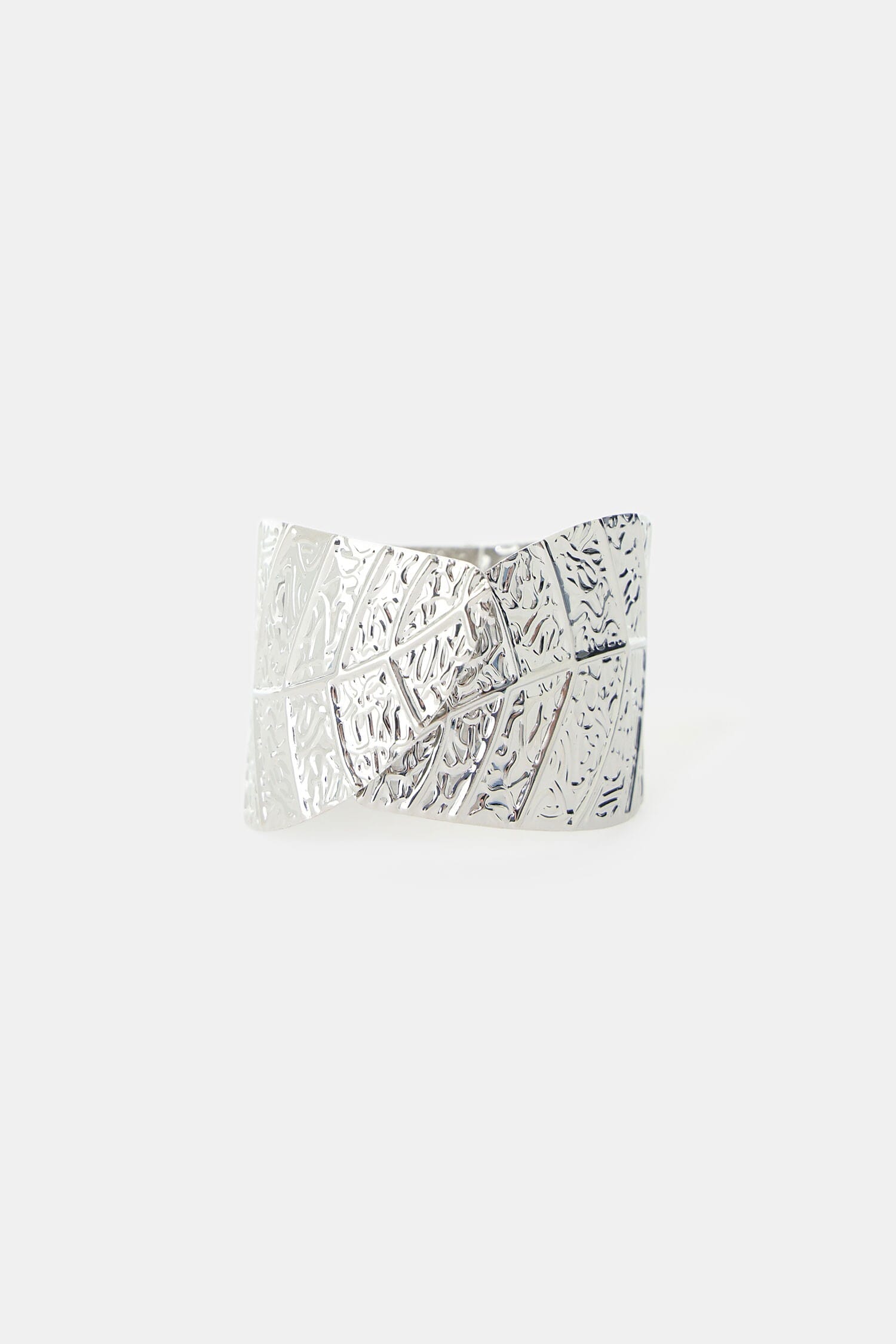 Dixie Leaf Motif Engraved Rigid Bracelet
