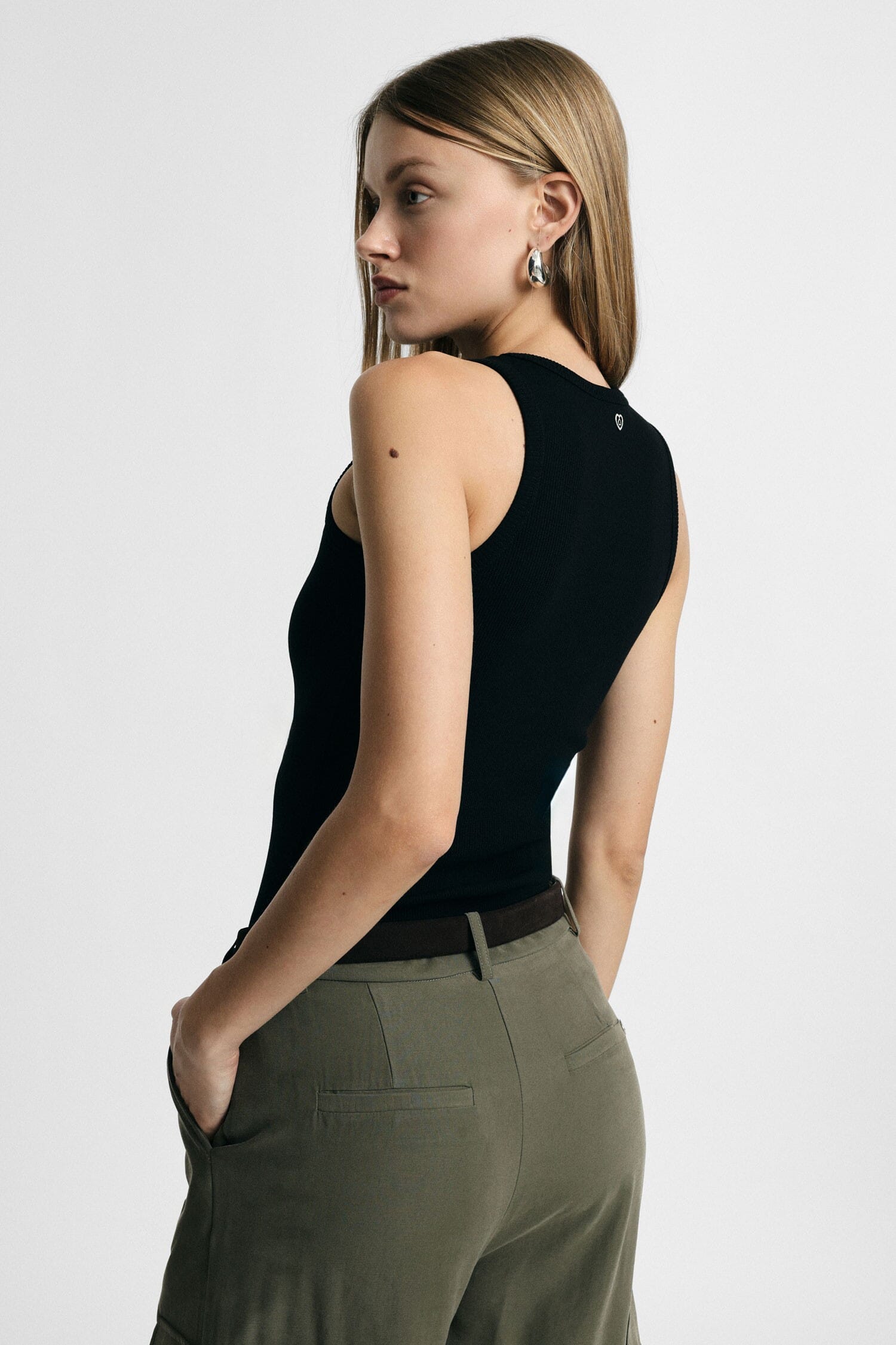 Basic Sleeveless Regular-Fit Crew Neck Top Please