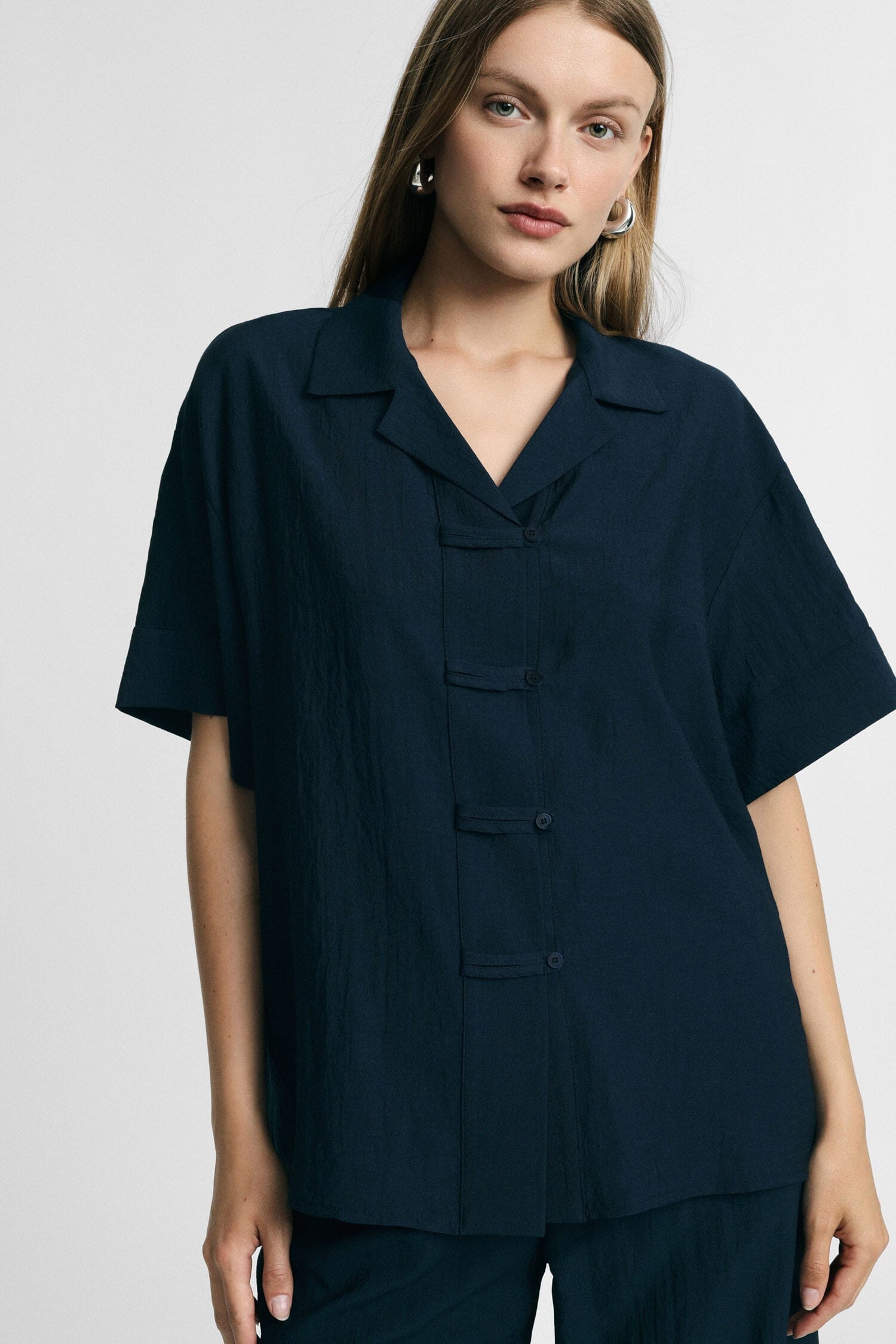 Chemise courte avec fermeture boutonnée Please