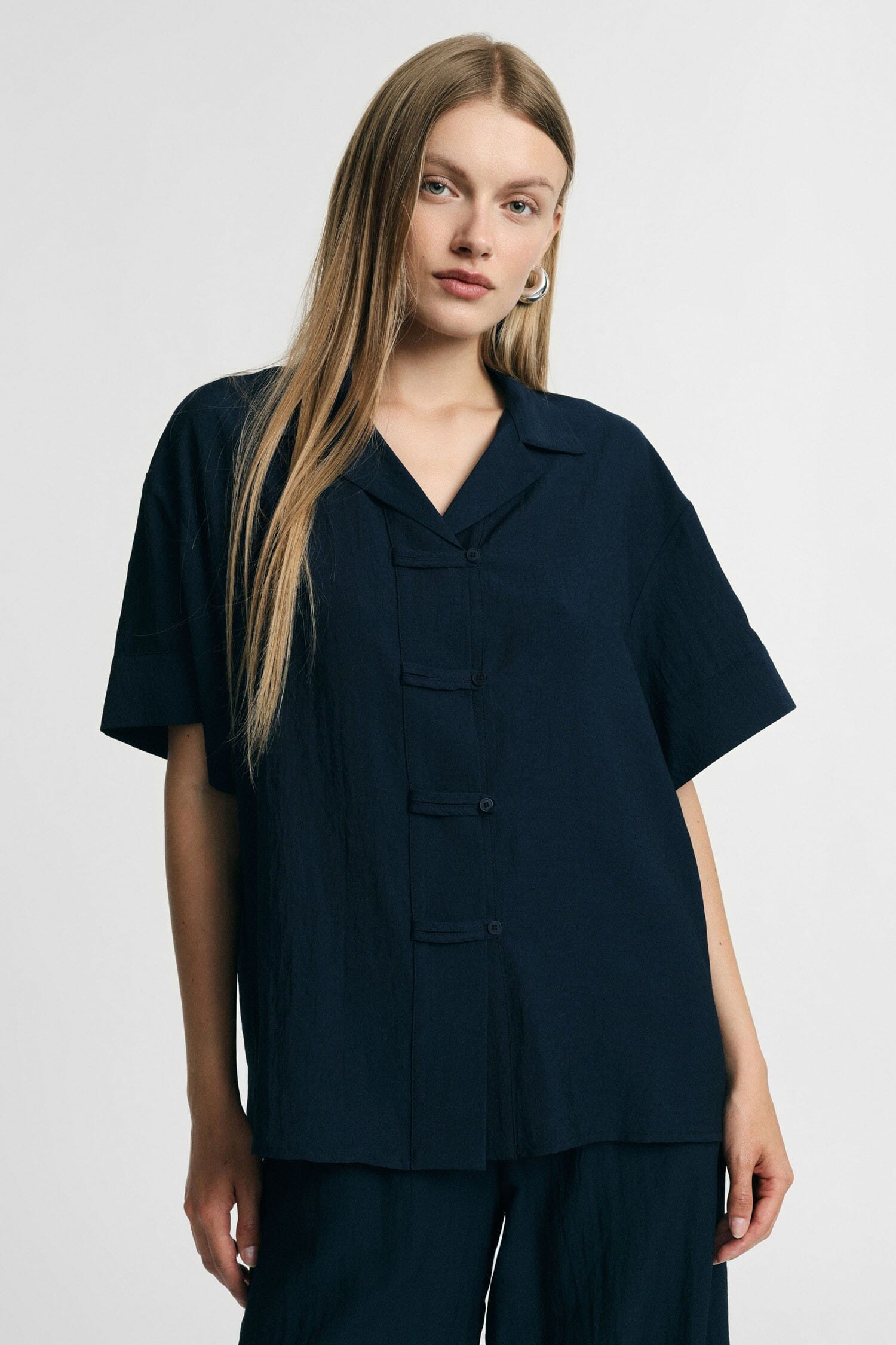 Chemise courte avec fermeture boutonnée Please