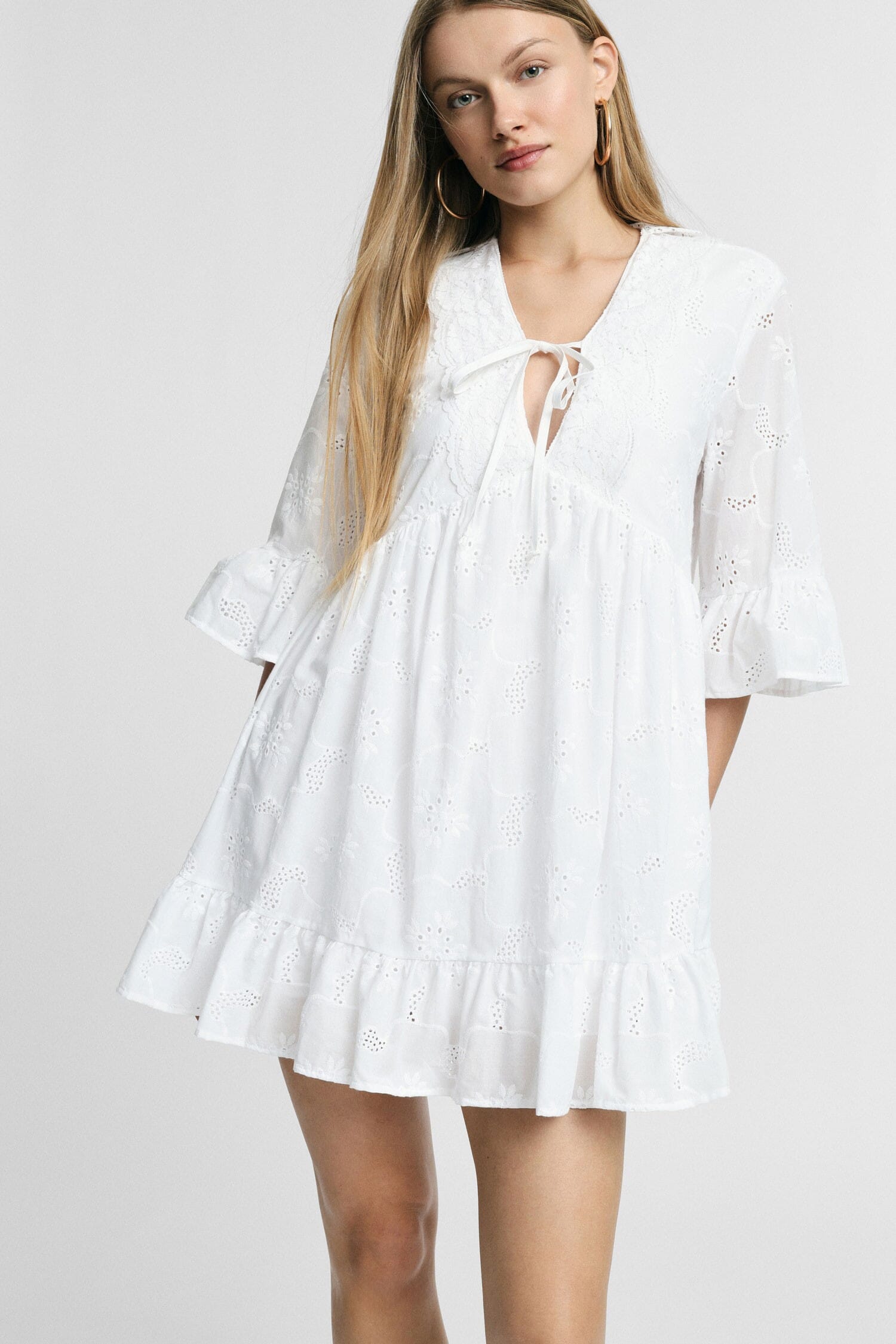 Vestito Corto Con Maniche Ampie E Volant Please
