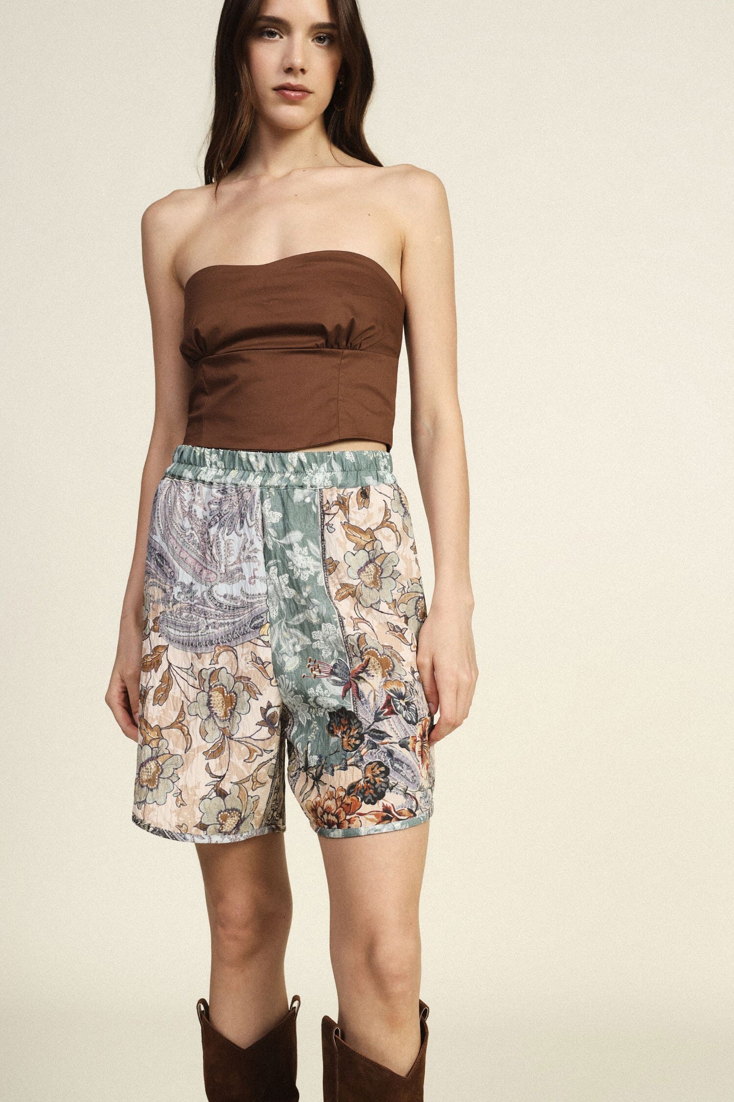 Short à coupe régulière Floral Fantasy Mixed Print Dixie