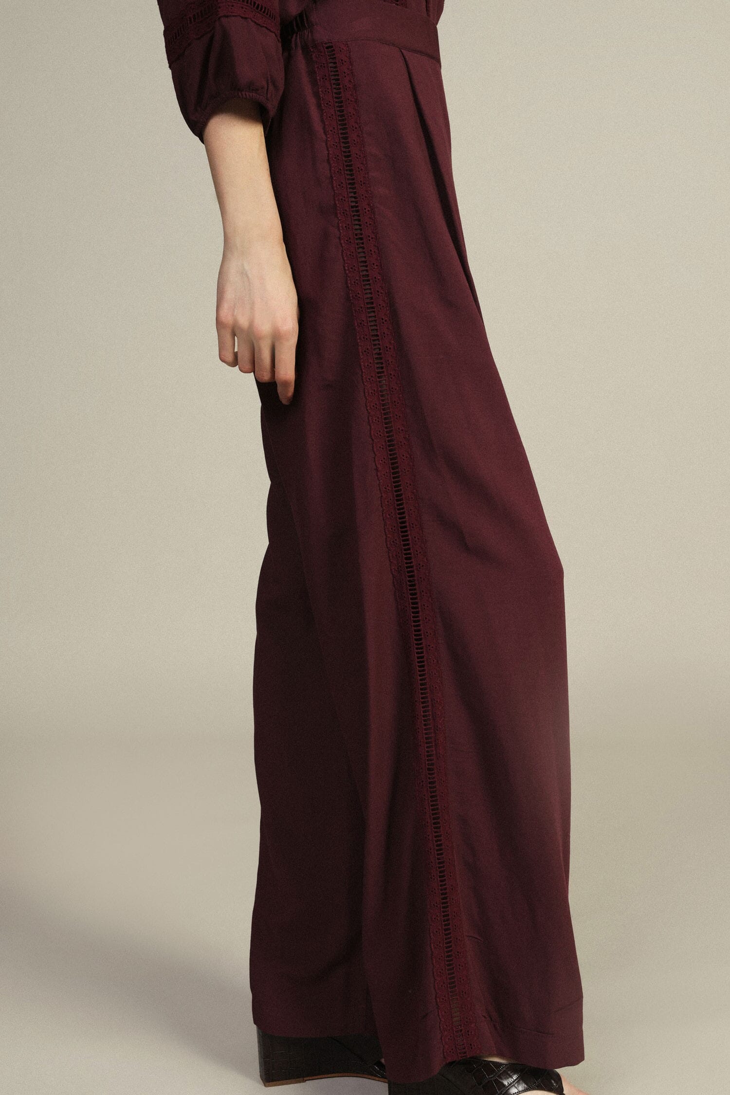 Pantalon palazzo taille haute avec empiècements perforés Dixie