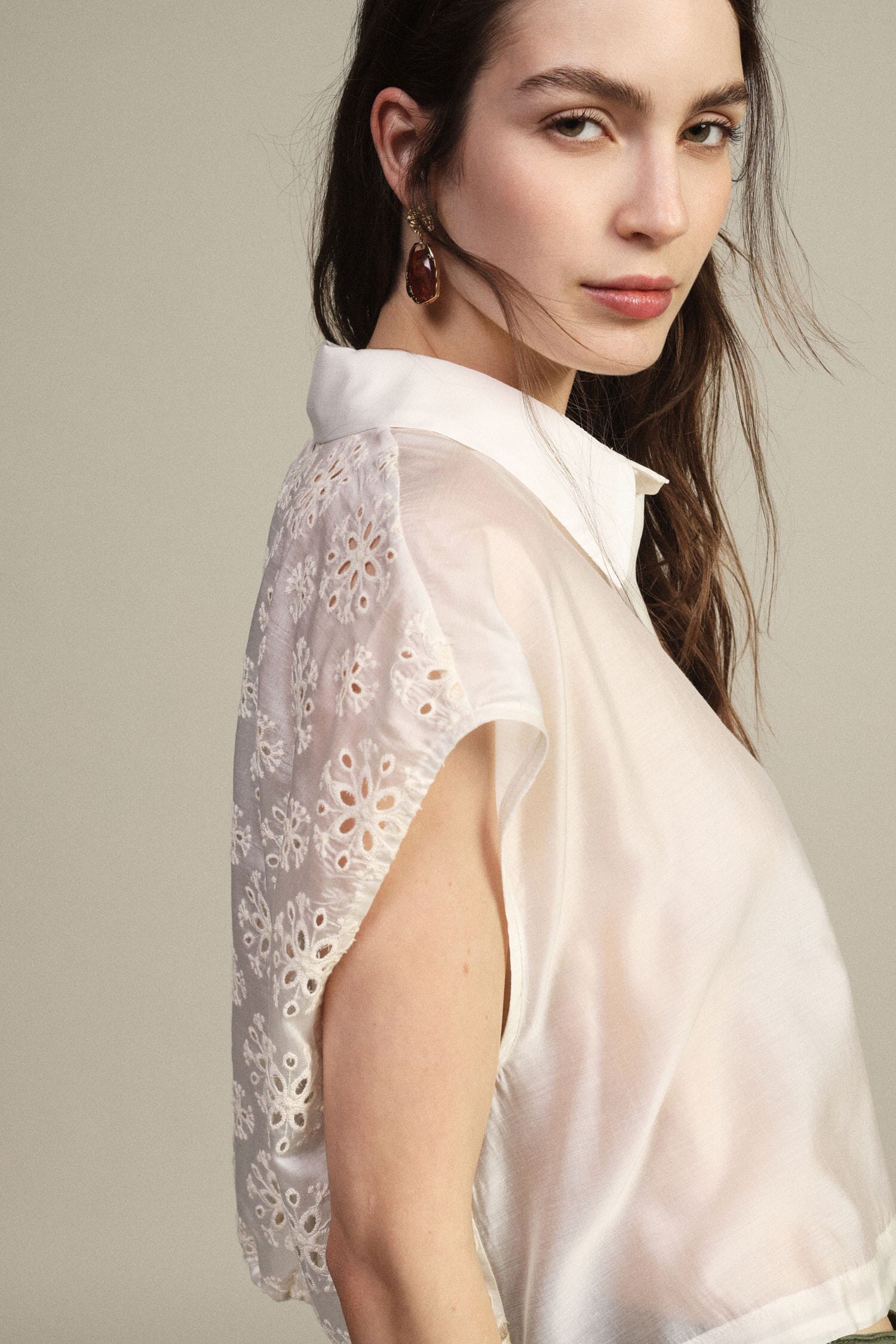 Cropped Sleeveless Shirt With Floral Embroidery Dixie