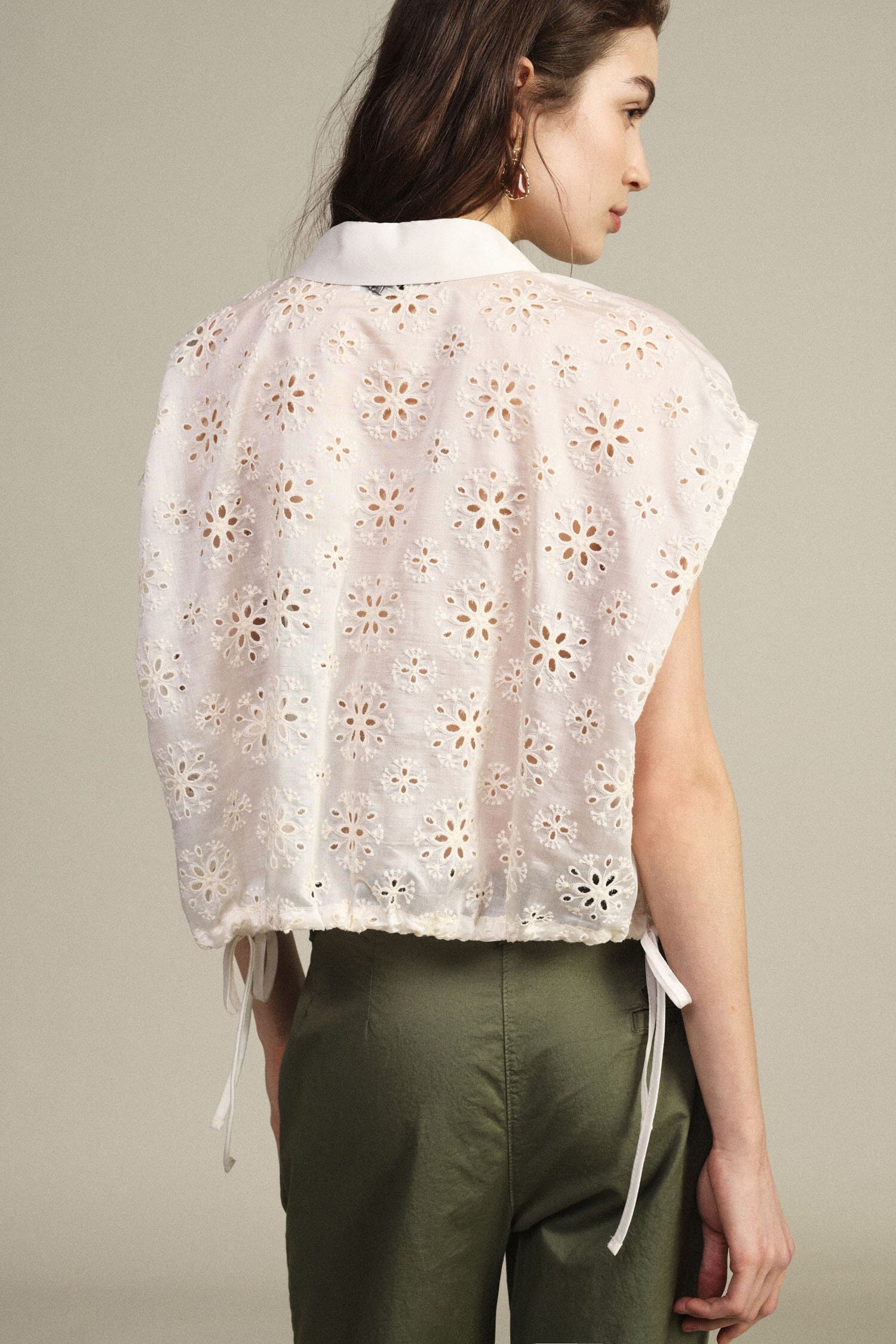 Cropped Sleeveless Shirt With Floral Embroidery Dixie
