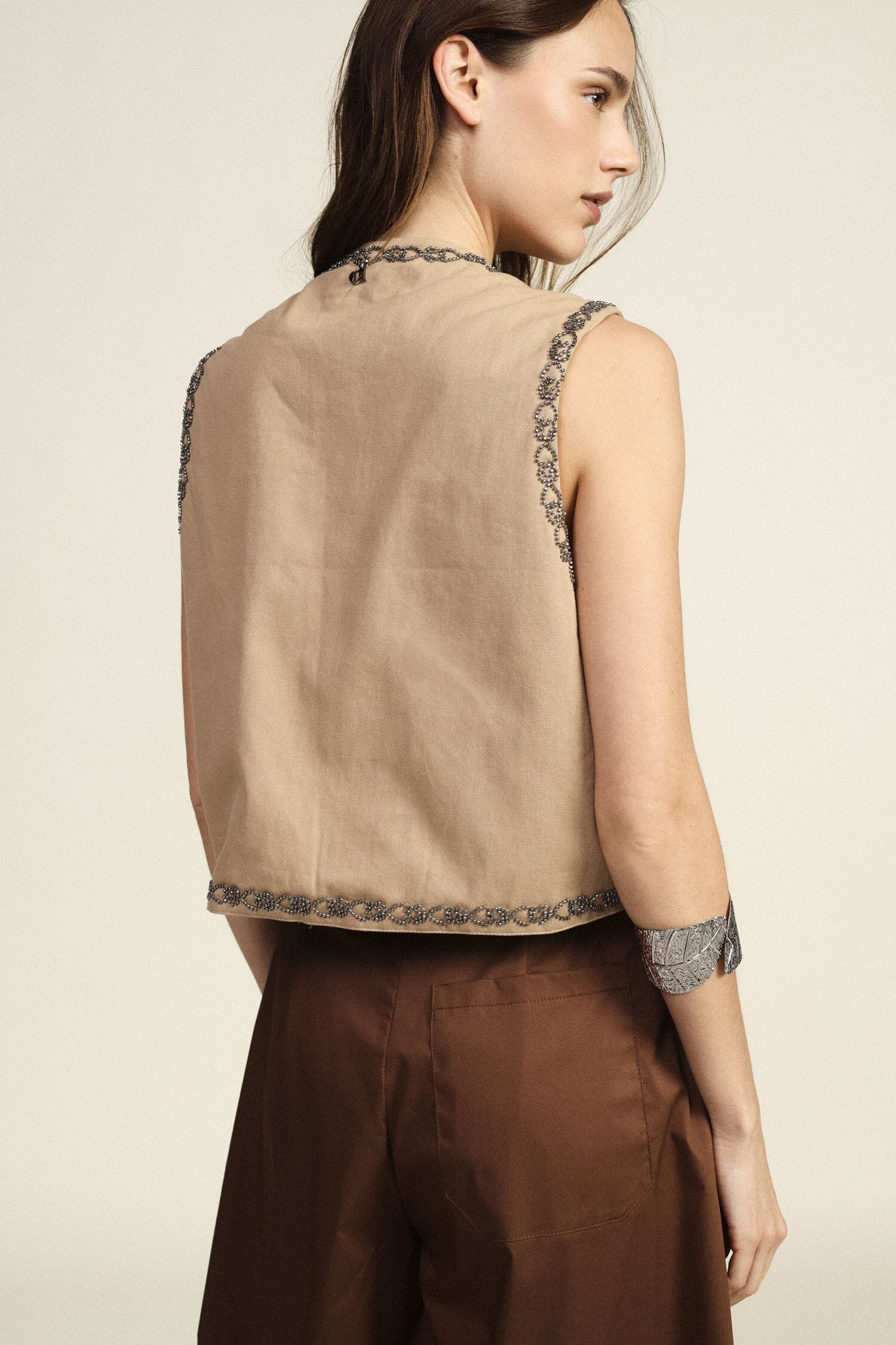 Gilet court avec broderie florale Dixie