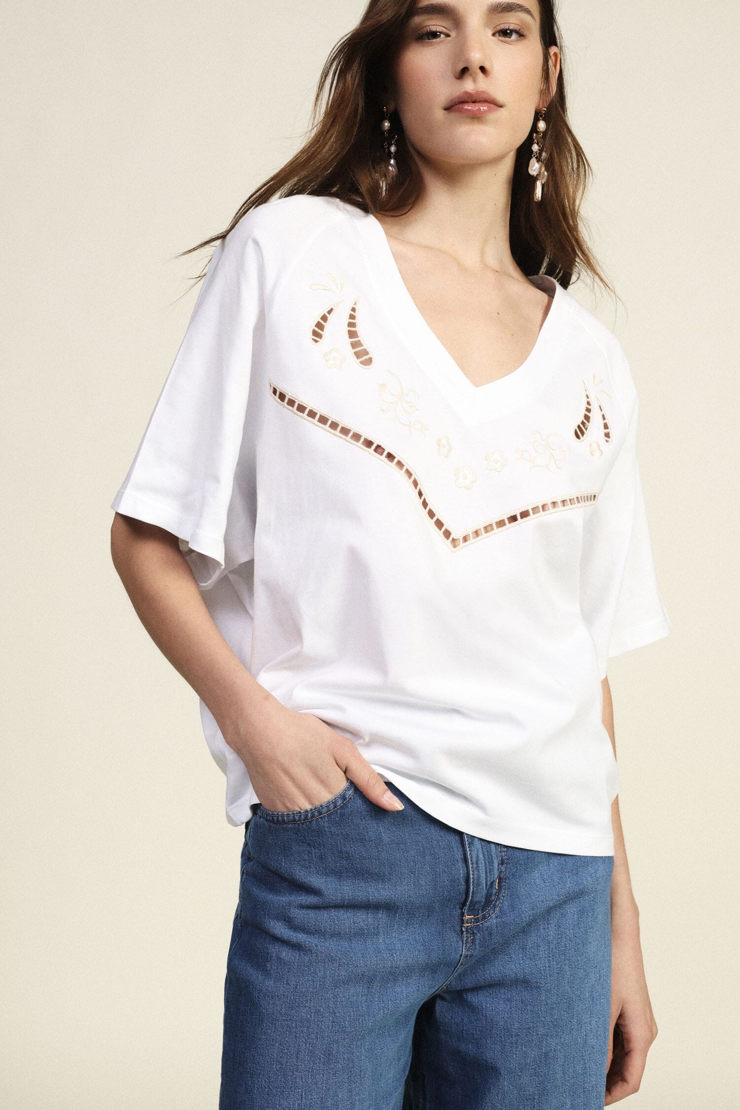 T-Shirt Corta Con Ricamo Geometrico E Scollo A V Dixie