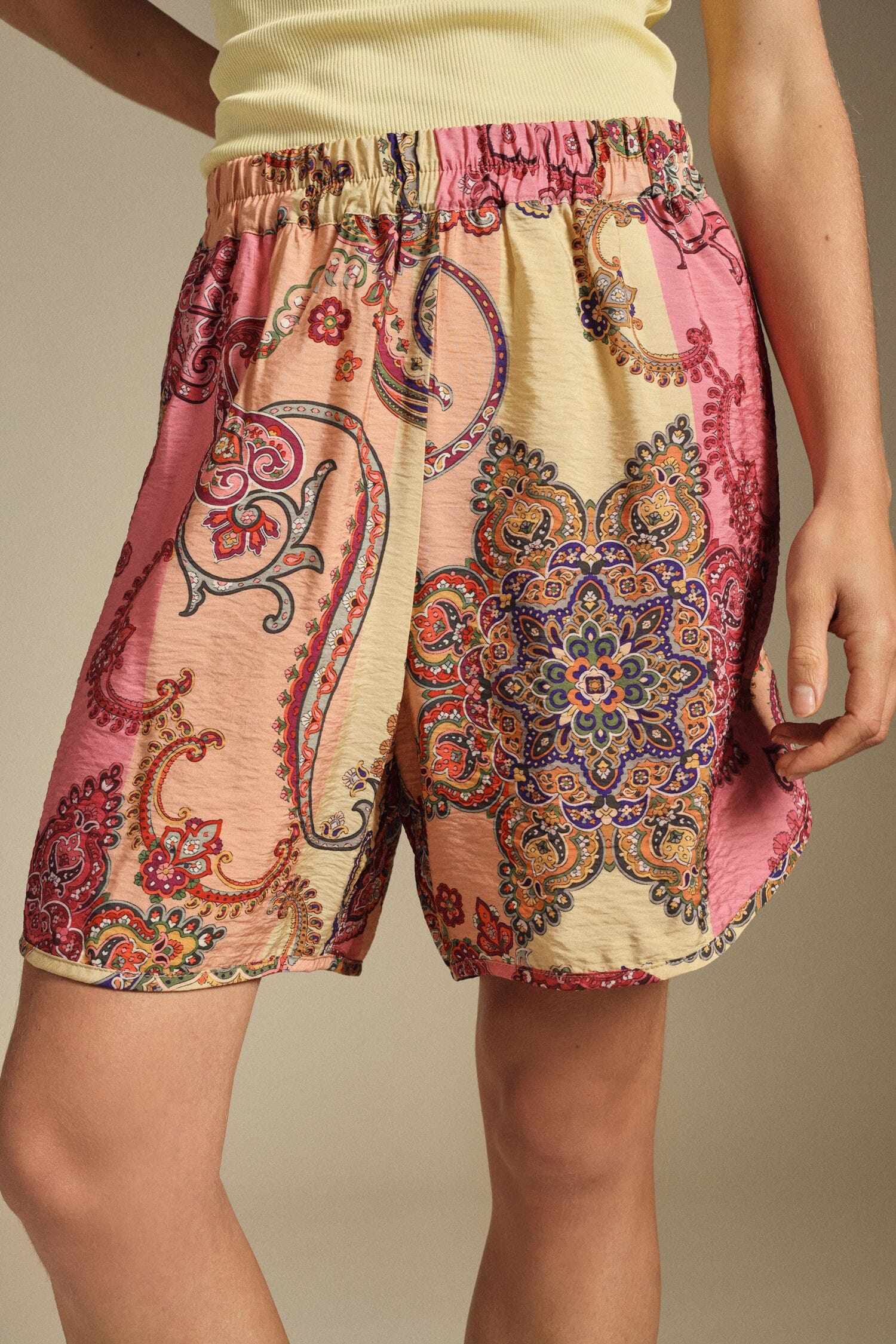 Regular-Fit Shorts With Paisley Pattern Vivid Dixie Print