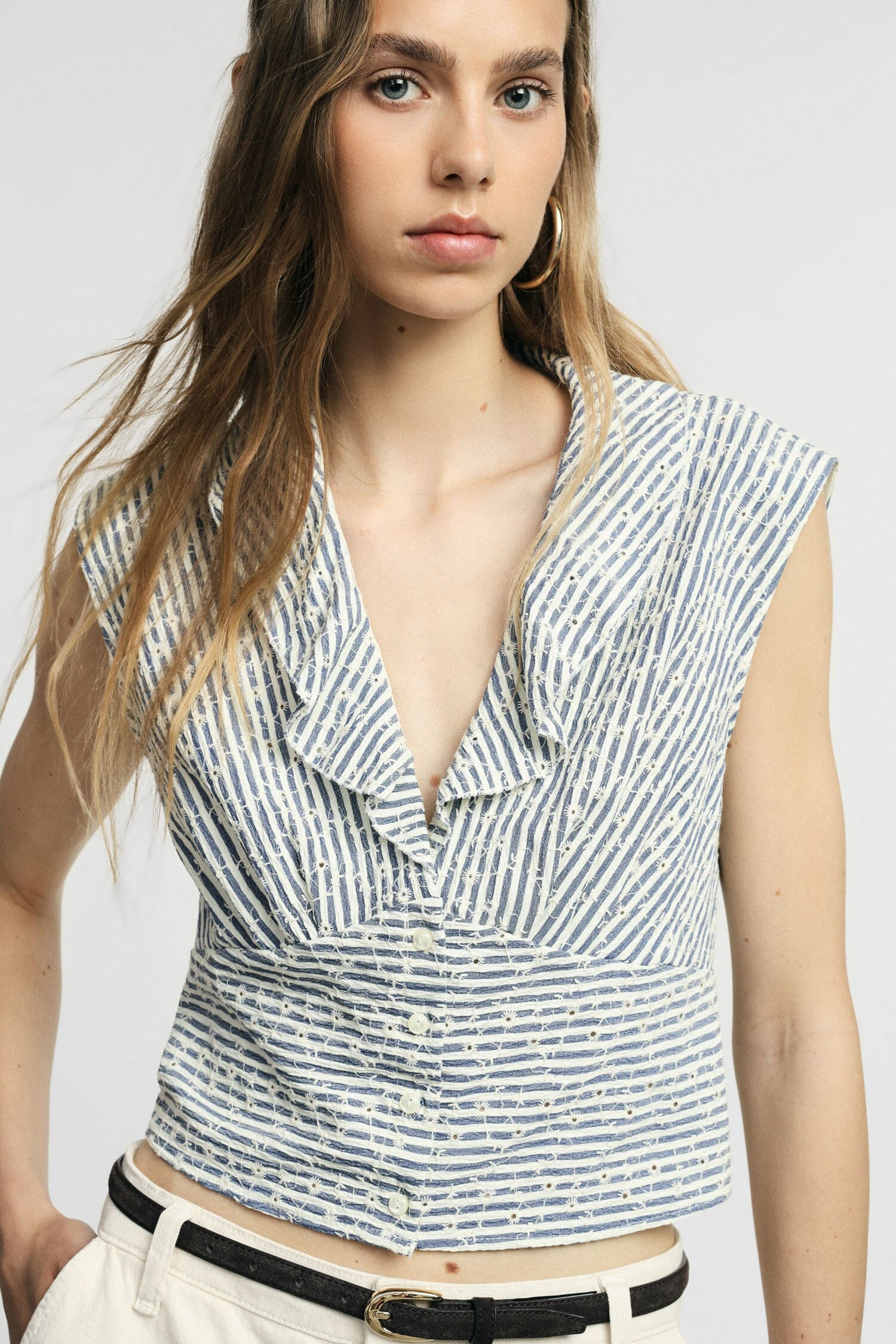 Shirt Cropped Senza Maniche Con Volant E Righe Please
