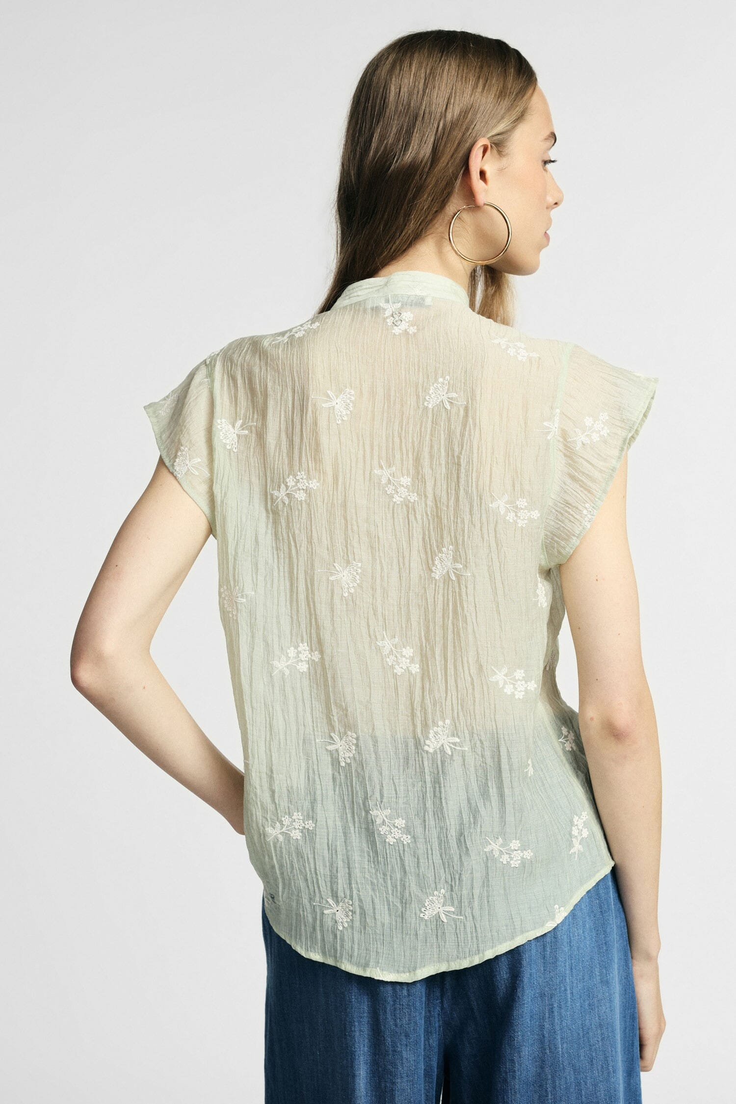 Camicia Senza Maniche Con Fiori Ricamati E Chiusura Frontale Please