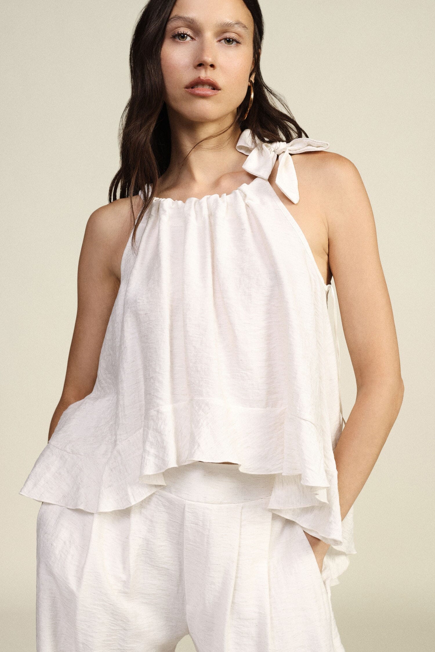 Dixie Wide Top With Curled Shoulders And Ruffles