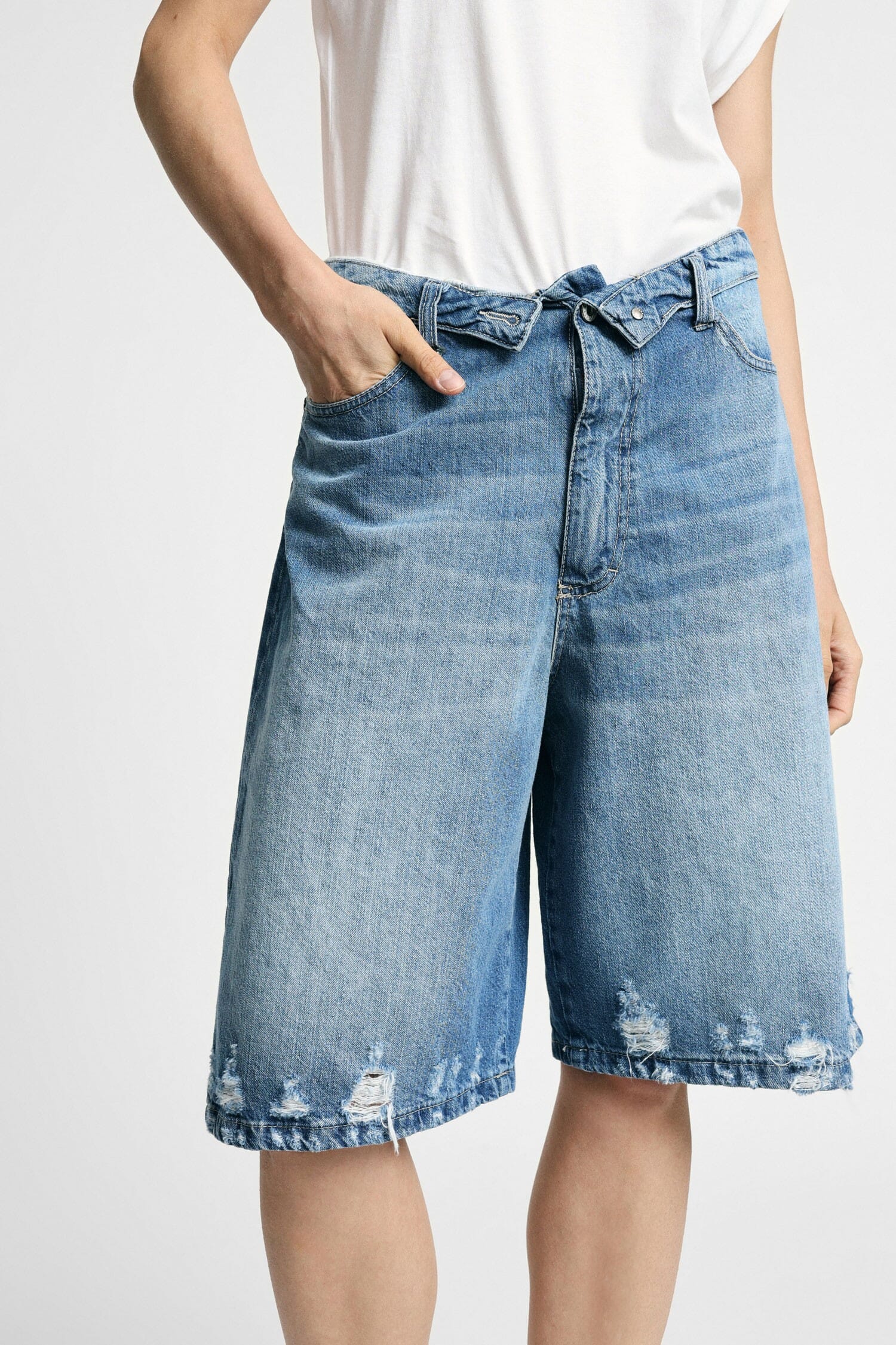 Shorts Cinque Tasche Effetto Used Lunghezza Al Ginocchio Please