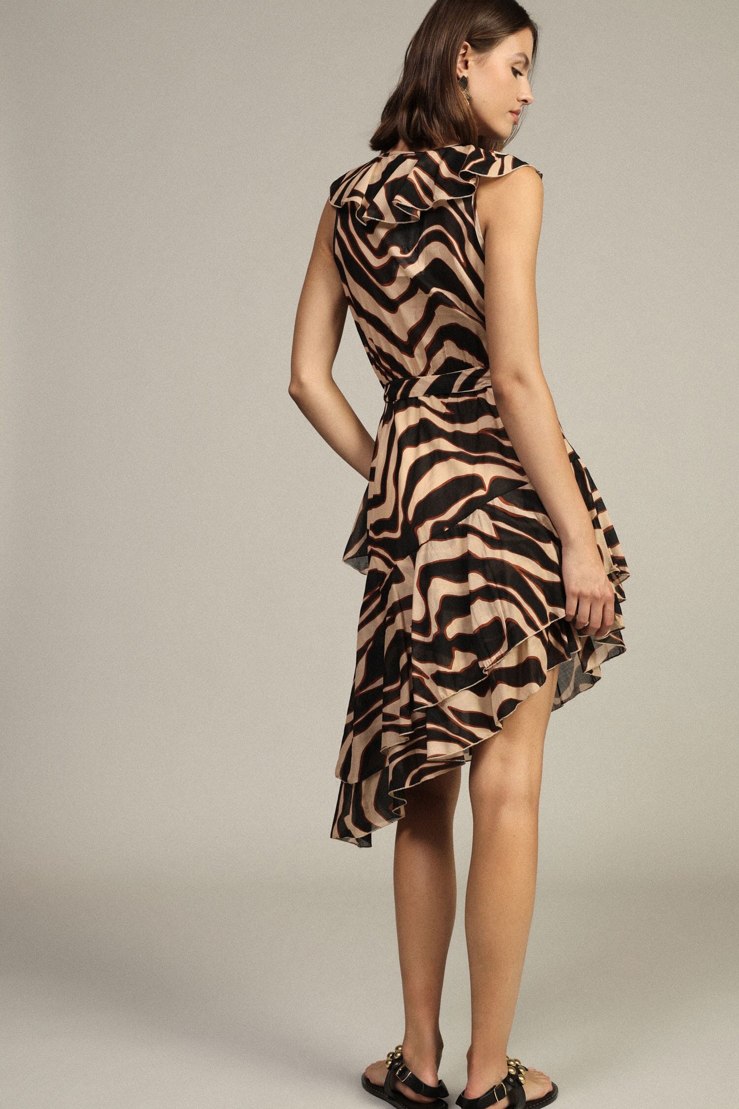 Robe courte croisée à volants asymétriques Dixie