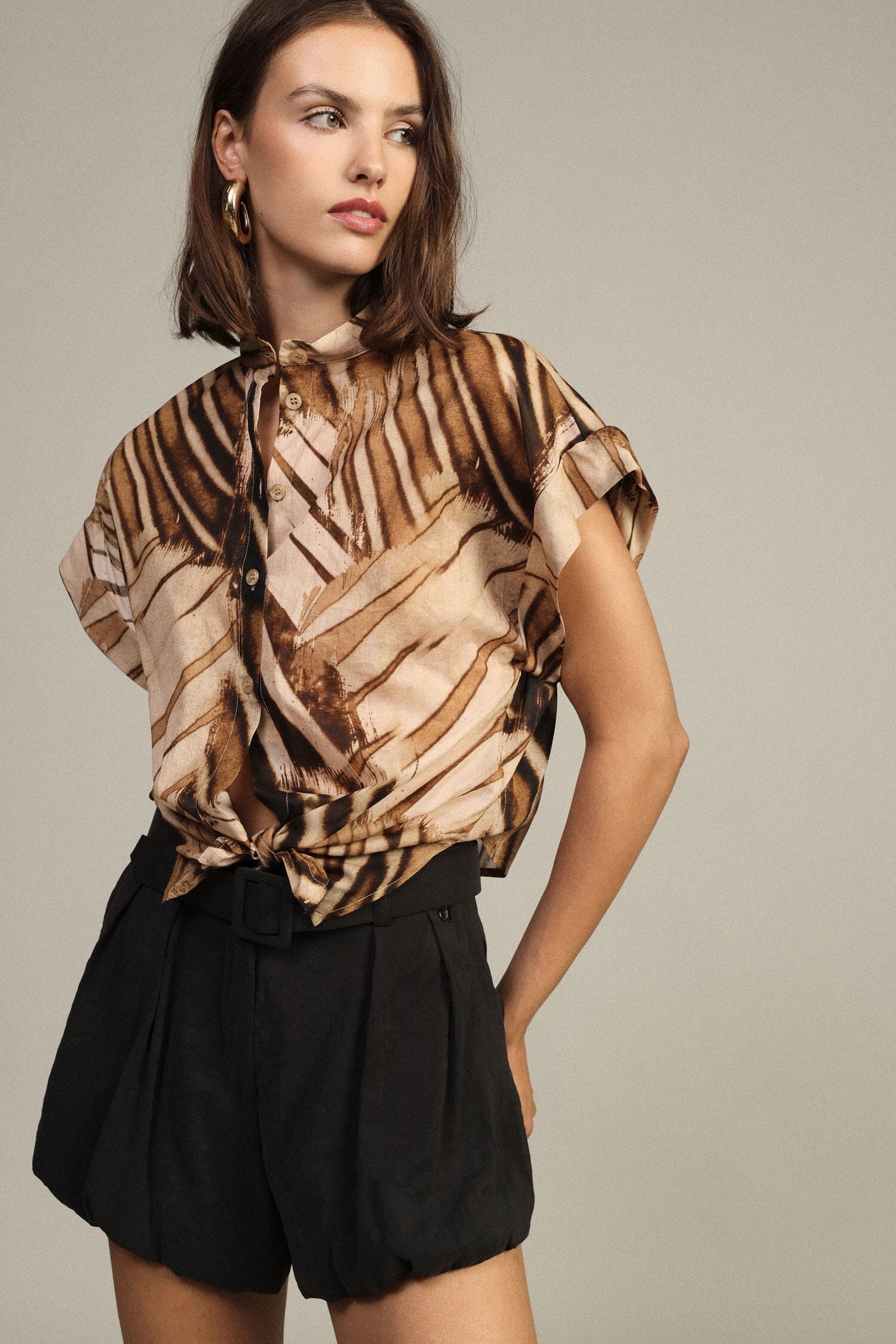 Camicia Crop Con Nodo Frontale E Maniche Corte Dixie