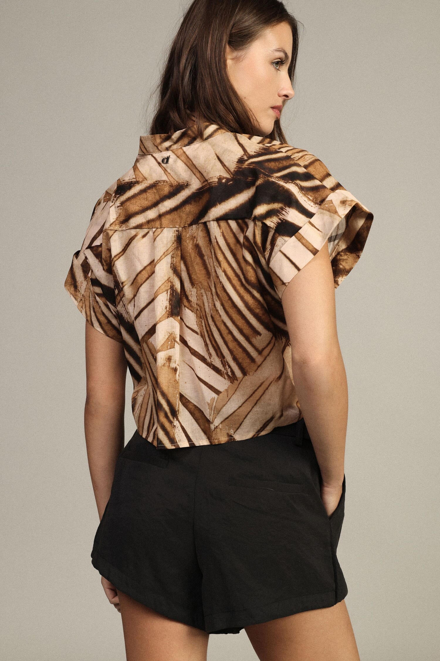 Camicia Crop Con Nodo Frontale E Maniche Corte Dixie