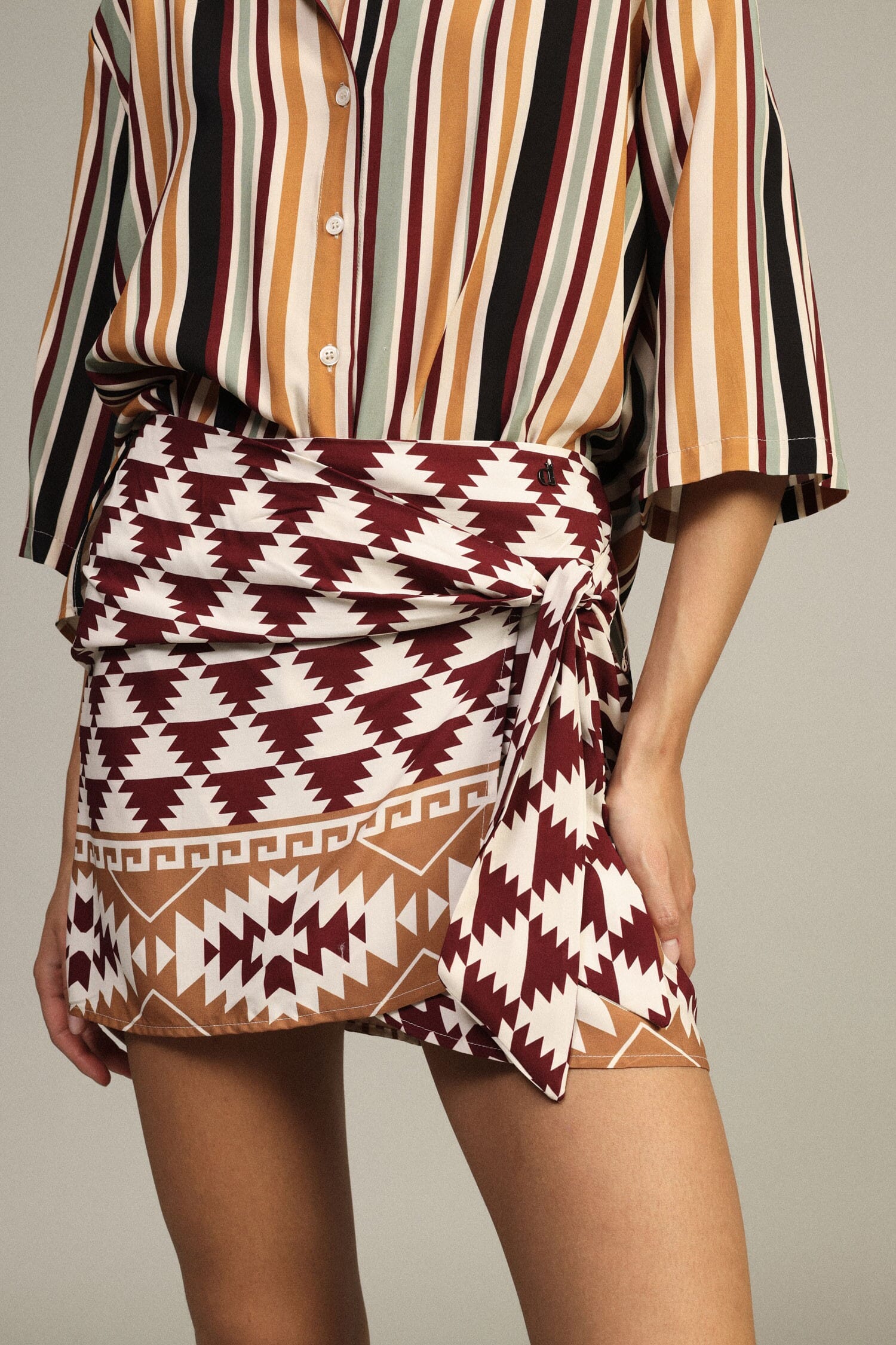 Gonna Corta Fantasia Geometrica Con Nodo Laterale Dixie
