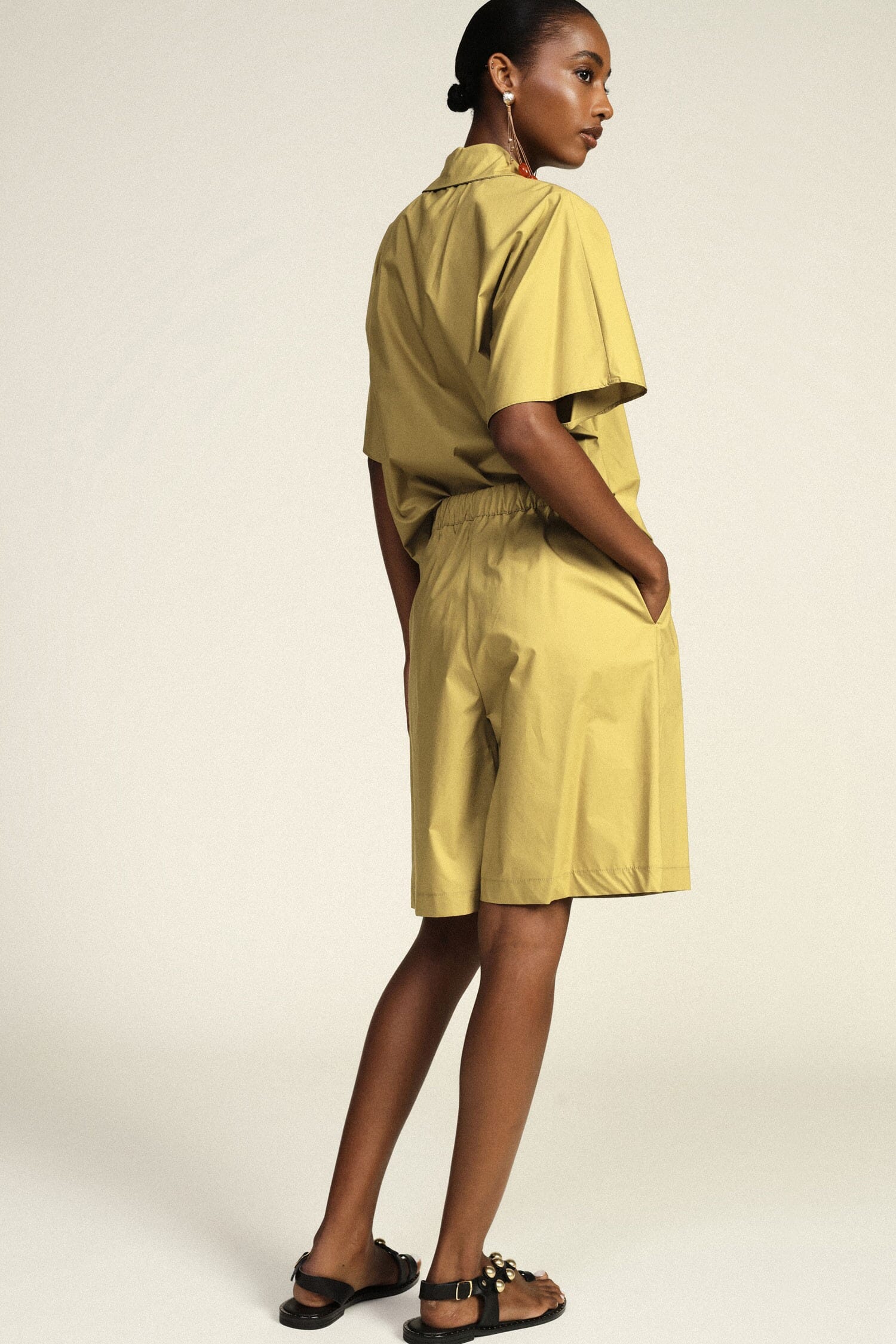 Shorts A Vita Alta Con Pince E Tasche Laterali Dixie