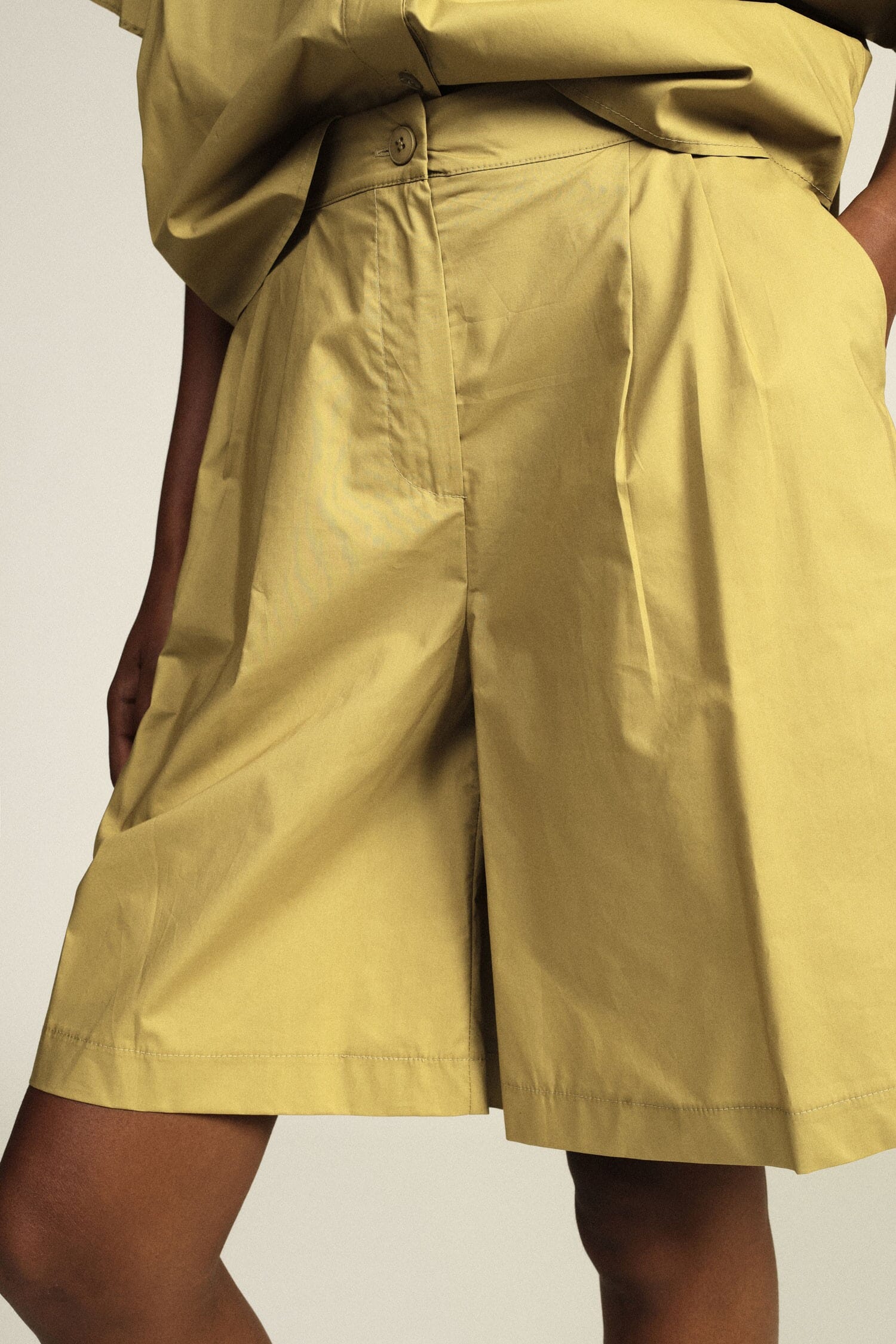 Shorts A Vita Alta Con Pince E Tasche Laterali Dixie