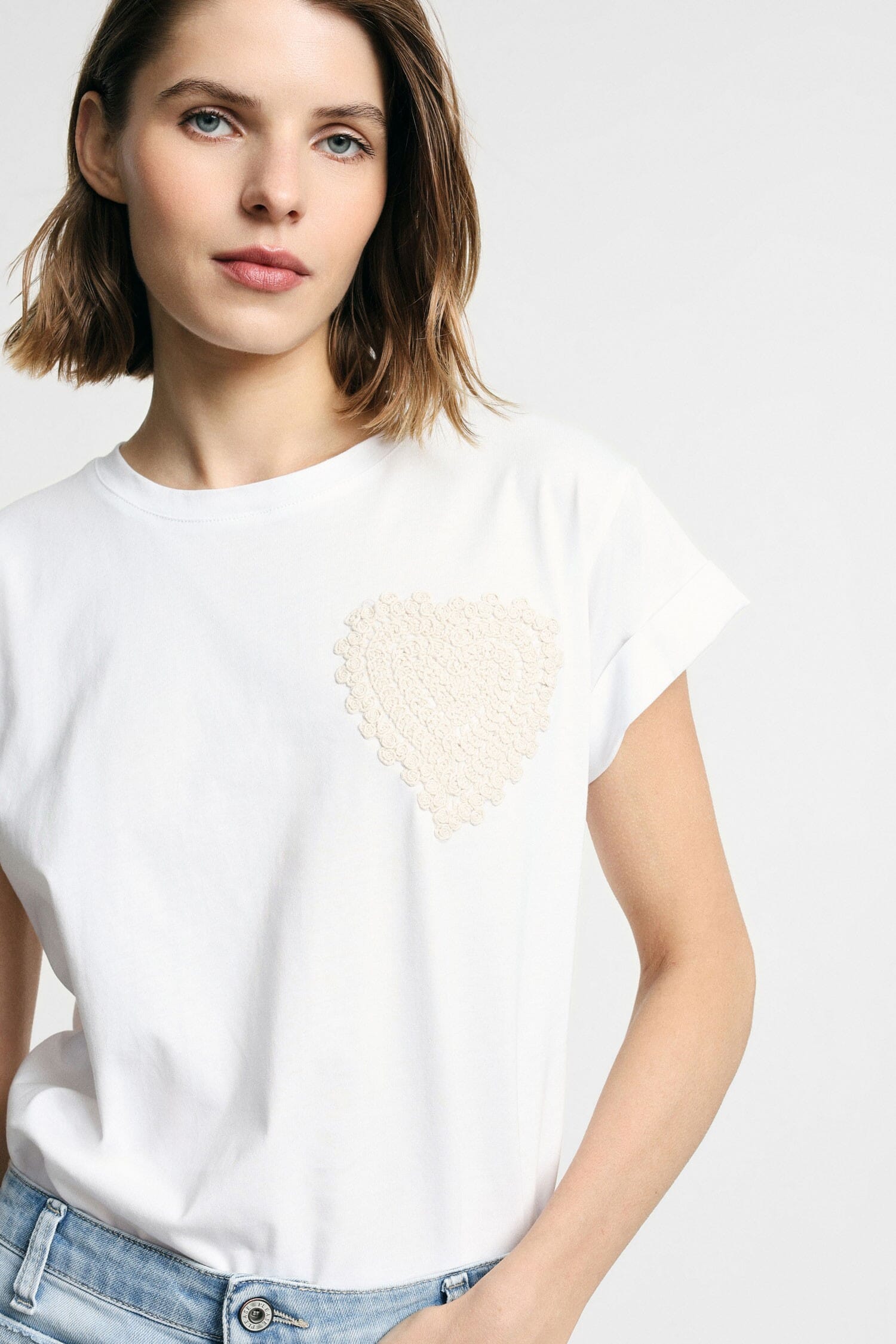 T-Shirt Maniche Corte Con Ricamo Cuore Frontale Please