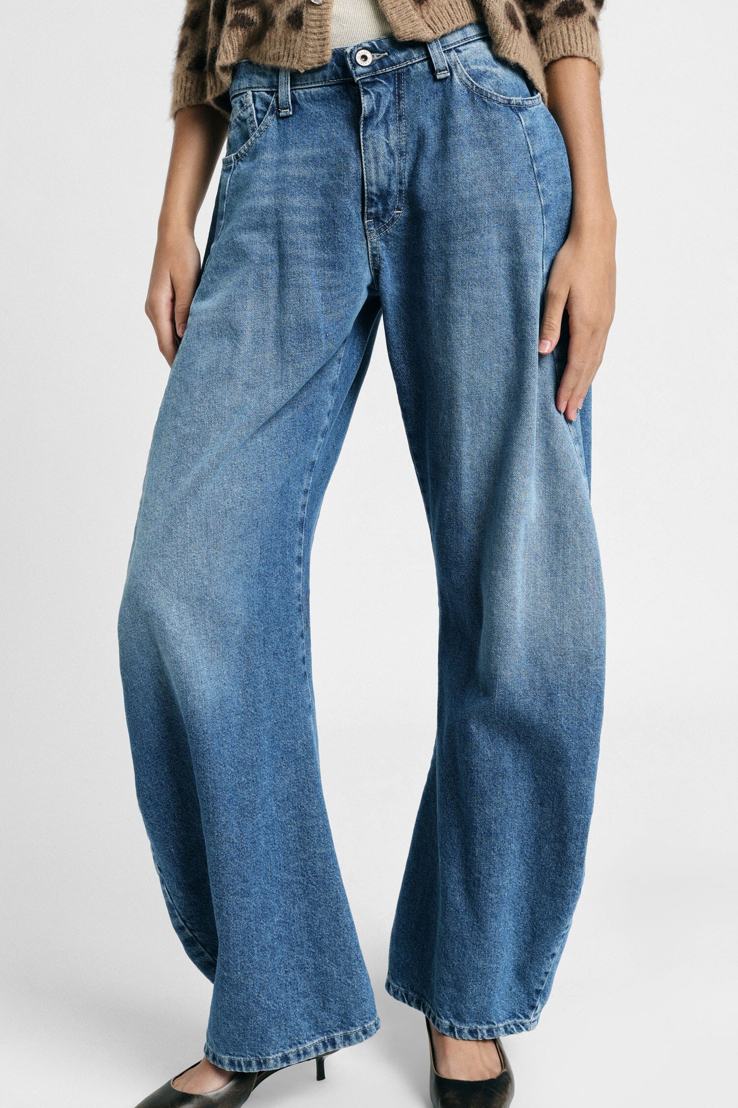 Jeans A Gamba Larga Con Pince Frontali Please